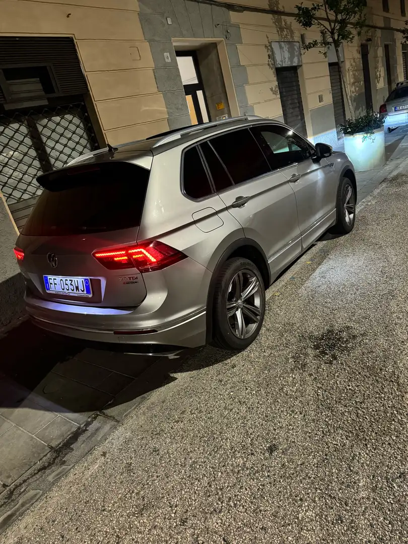 Volkswagen Tiguan R-LINE - 2