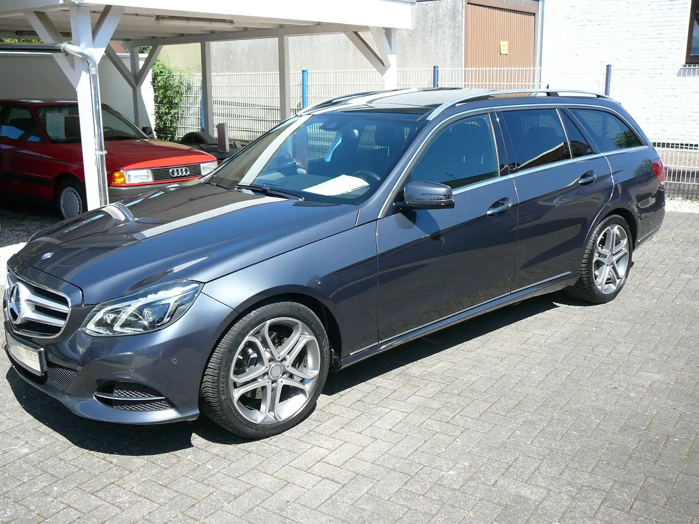 Mercedes-Benz E 250 E 250 CGI BlueEfficiency,Navigation,Panoramadach,! Šedá - 1