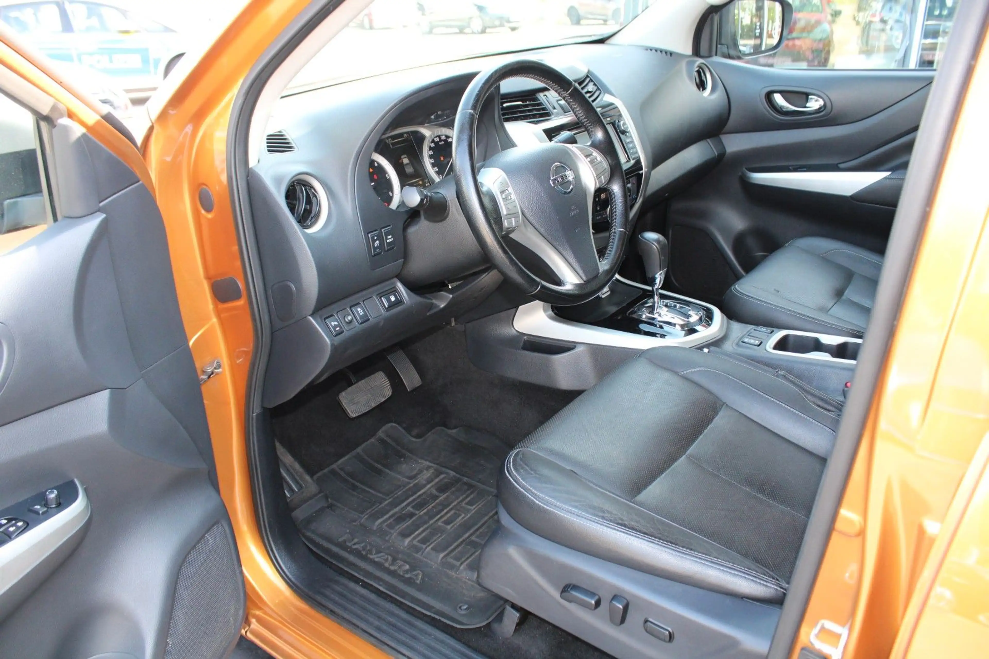 Nissan Navara NP300 Tekna Double Cab 4x4 Navi Automatik — photo 10