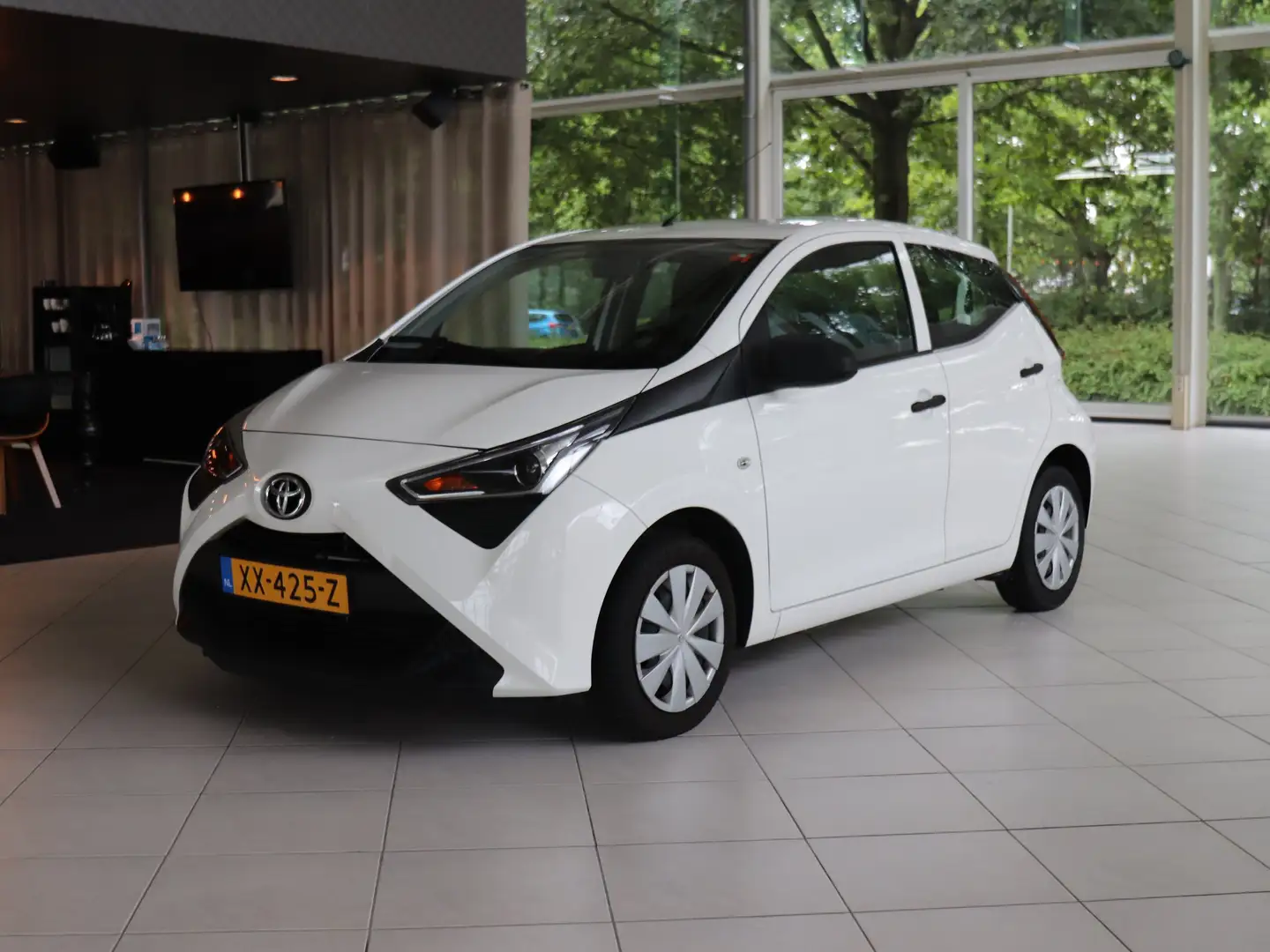 Toyota Aygo Aygo 1.0 VVT-i x-fun Wit - 1