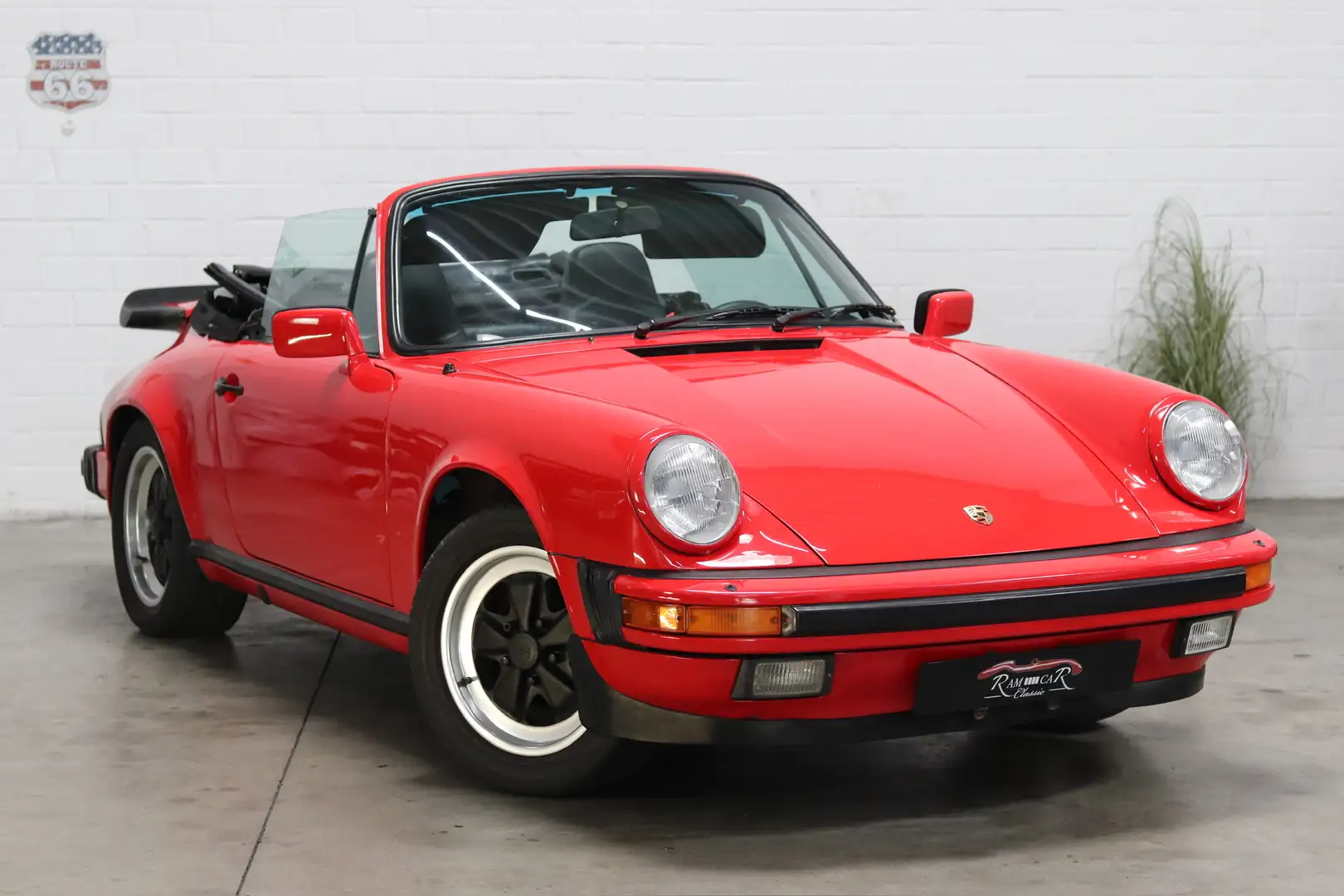 Porsche 911 Carrere 3.2 SC Cabrio Rood - 1