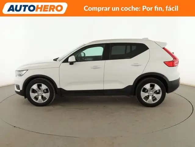 Volvo XC40 view 3