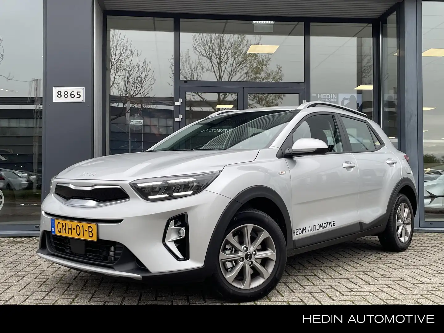 Kia Stonic 1.0 T-GDi DynamicLine | Navigatie | Cruise control Grijs - 1