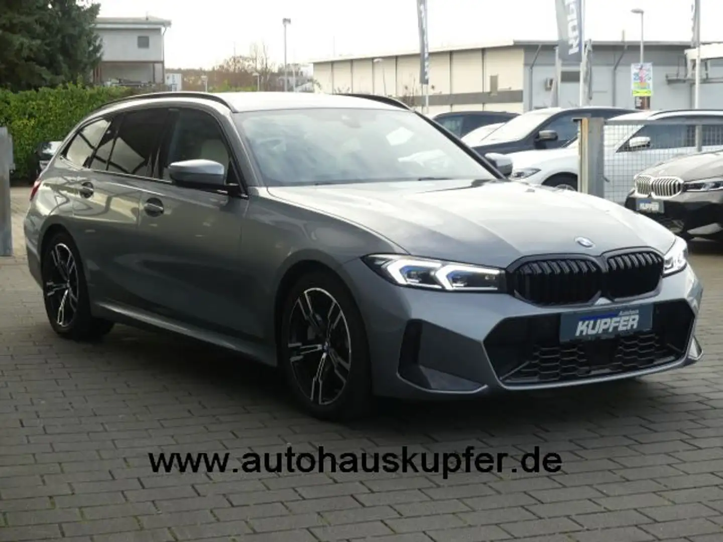 BMW 330 i Tour M Sportpaket Standhzg.el.Sitze°Harm.K Gris - 2