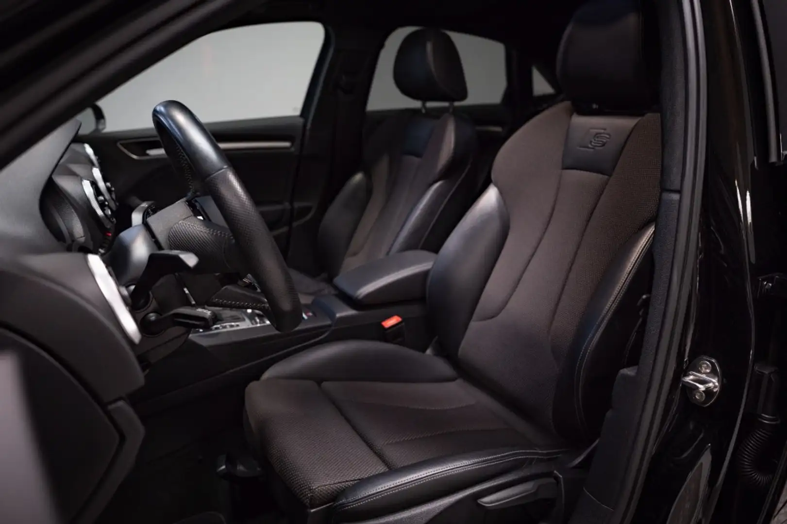 Audi A3 Limousine Advance Sport 35 TFSI 150 PK, S-tronic, Negro - 2