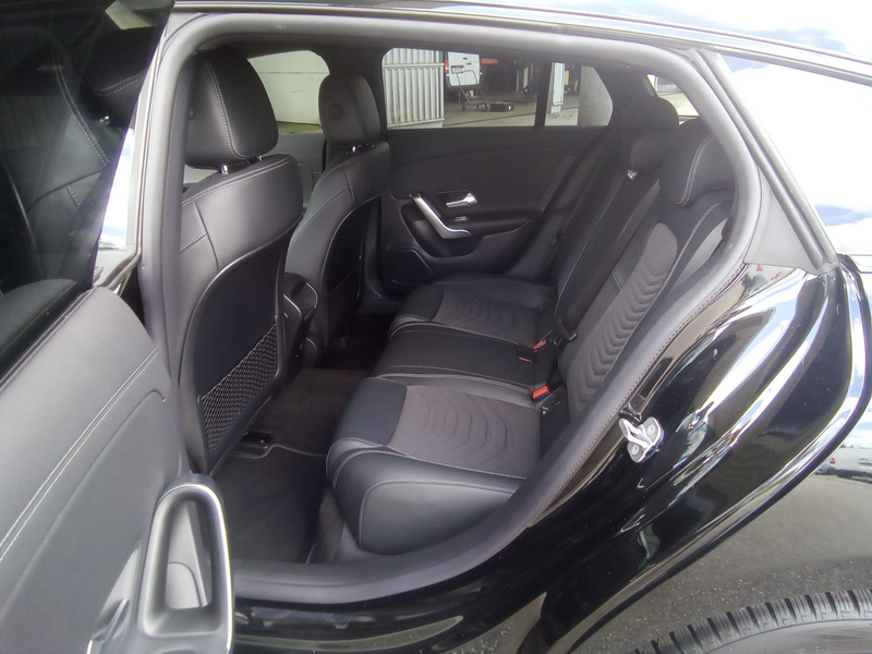 Mercedes-Benz CLA 180 Shooting Brake — photo 15