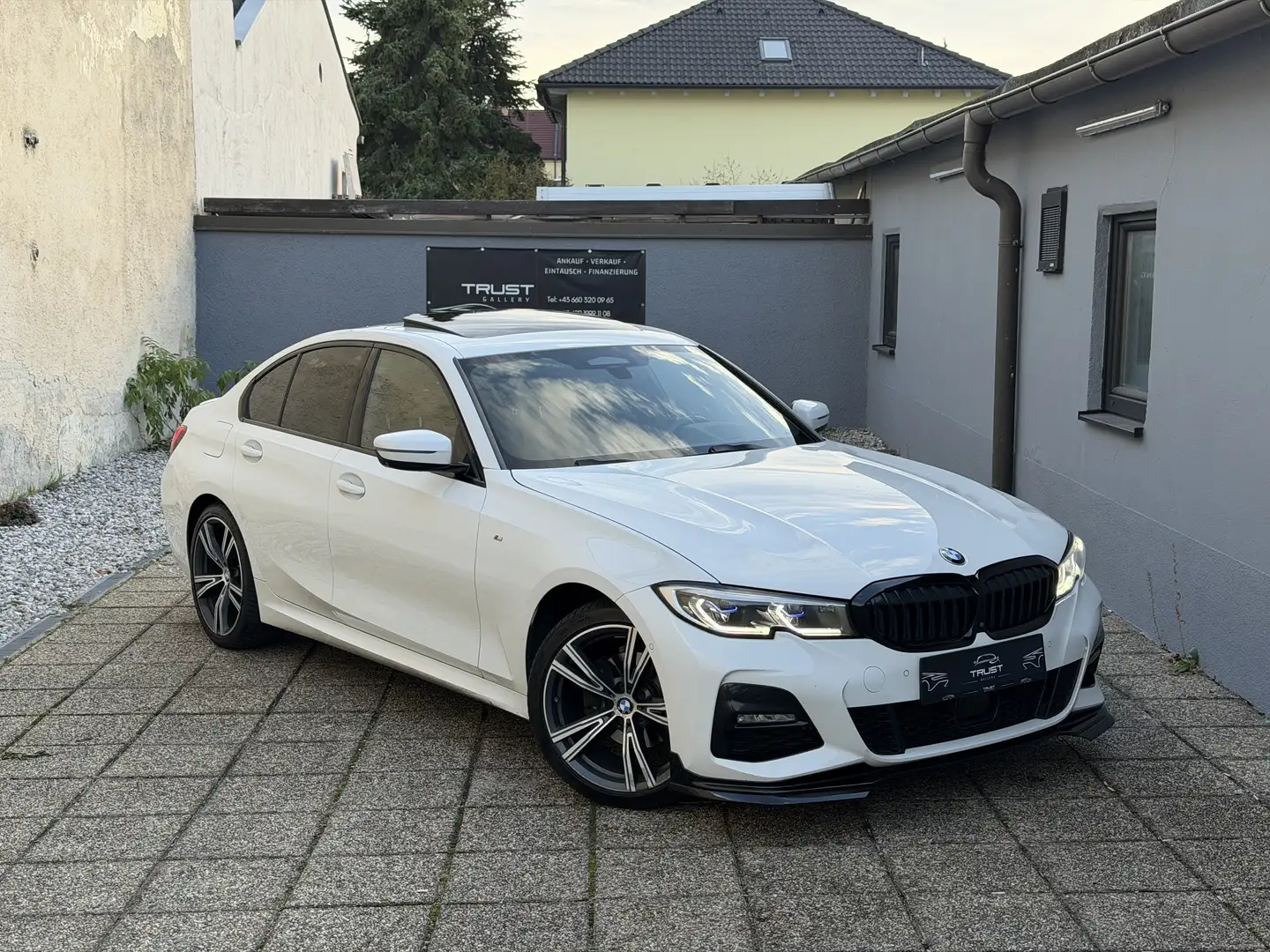 BMW 320 320d xDrive M Sport Aut. - 1