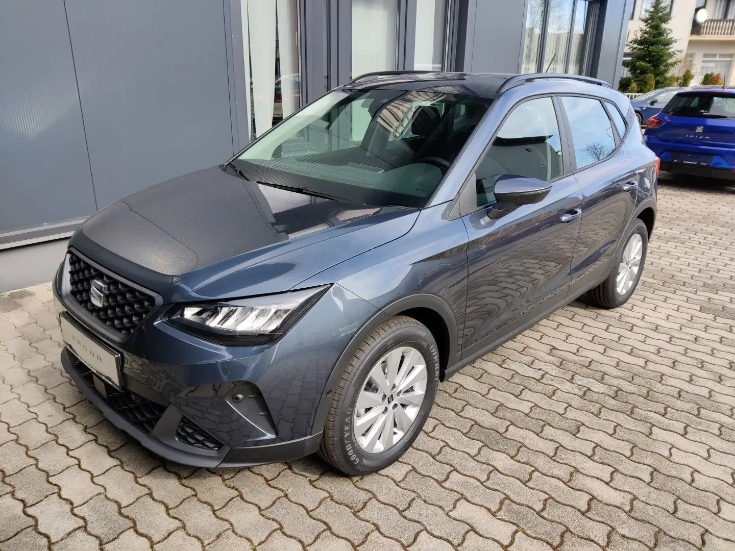 SEAT Arona Reference 95 PS TSI AHV Vorbereitung Grau - 2