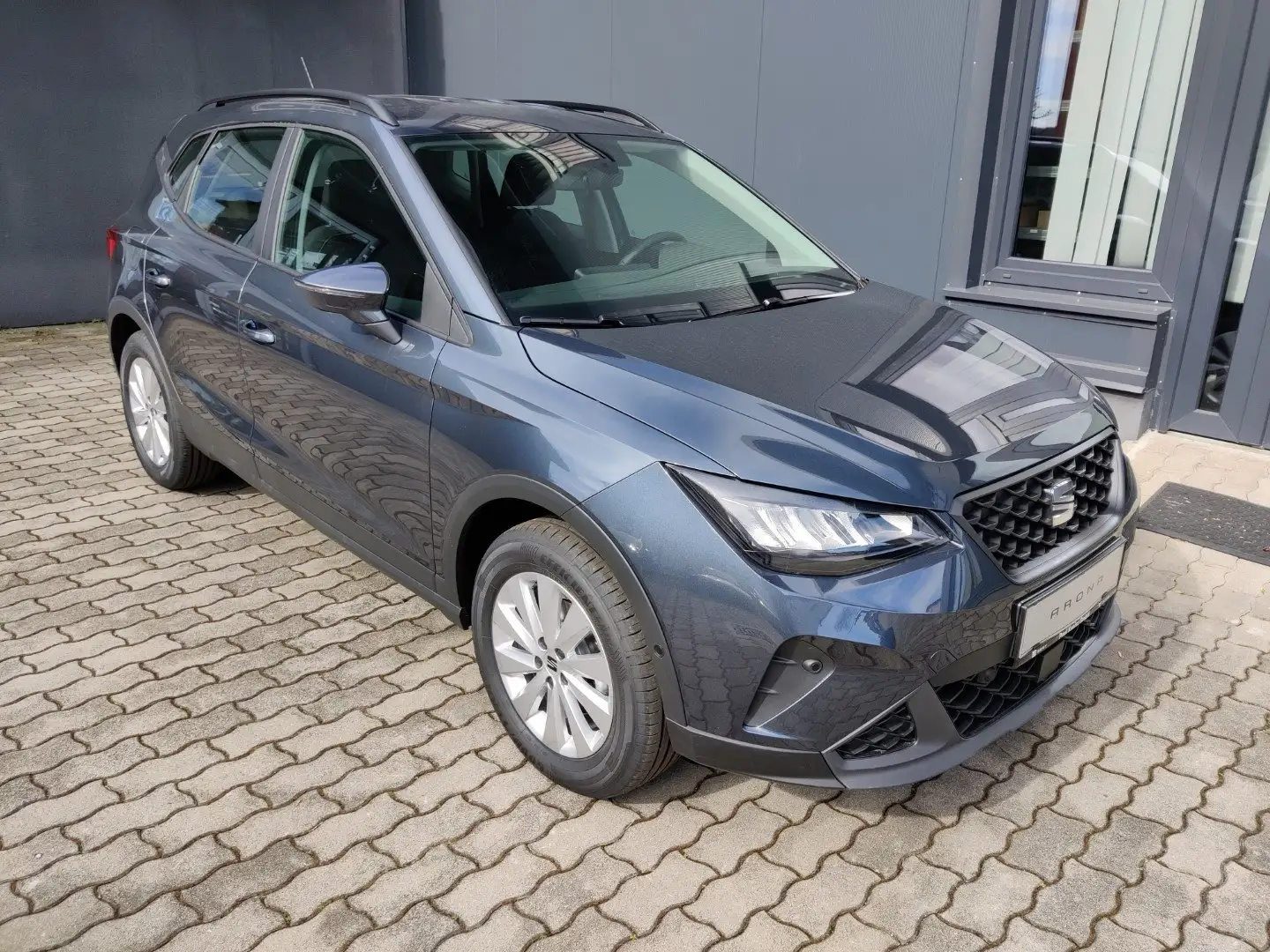 SEAT Arona Reference 95 PS TSI AHV Vorbereitung Grau - 1
