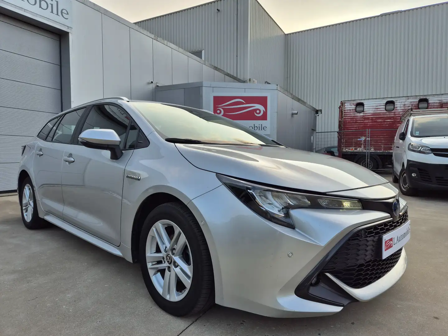 Toyota Corolla 1.8i 170cv // HYBRID // 2022 !! Grau - 2