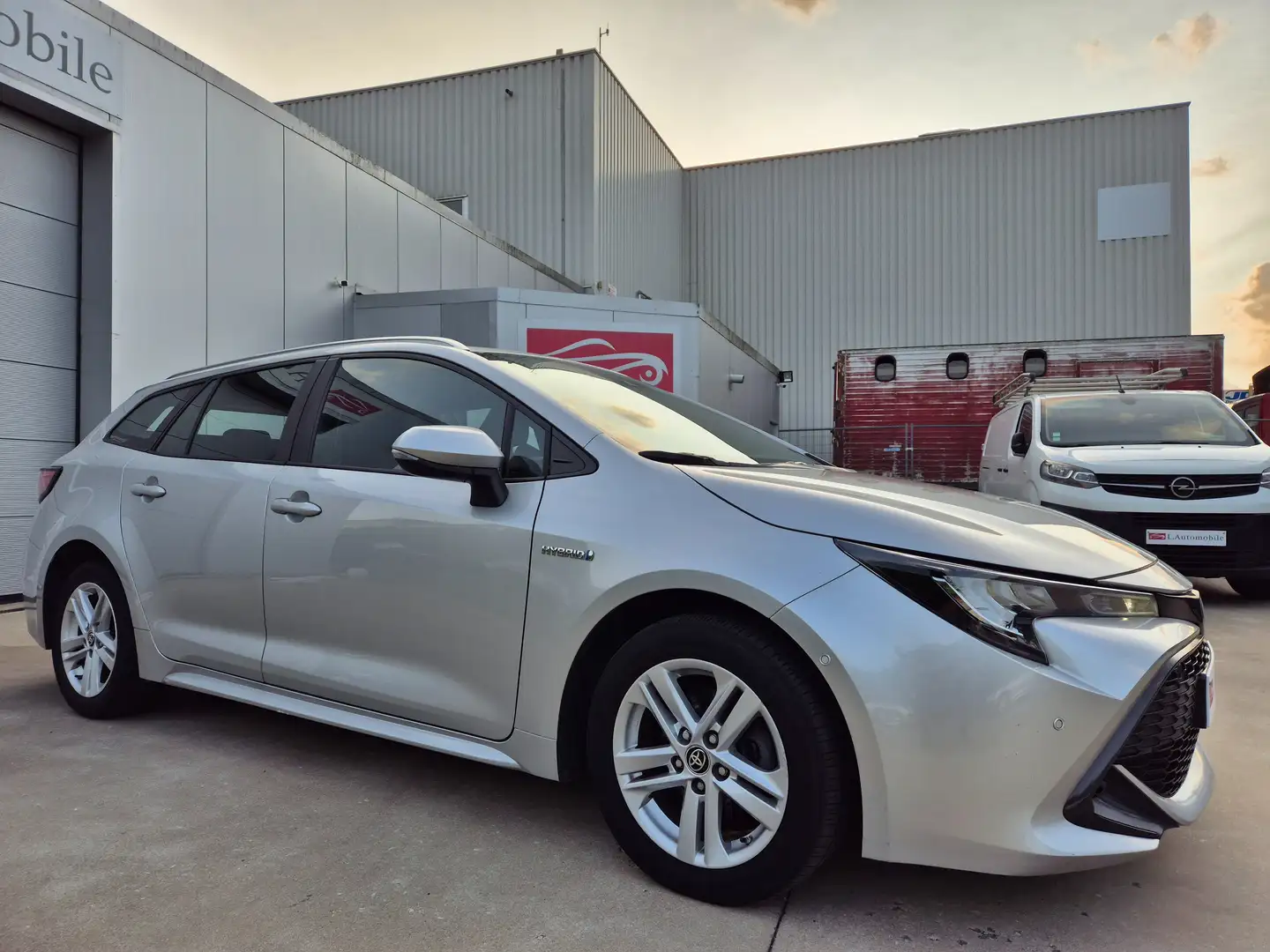 Toyota Corolla 1.8i 170cv // HYBRID // 2022 !! Grau - 1