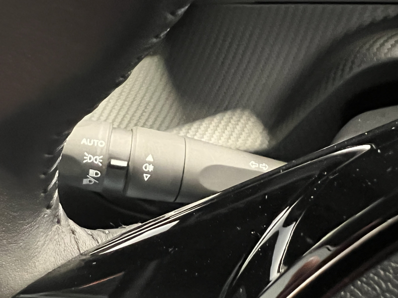Peugeot e-2008 EV Allure Avantage 54 kWh | Android/Apple Carplay — photo 23