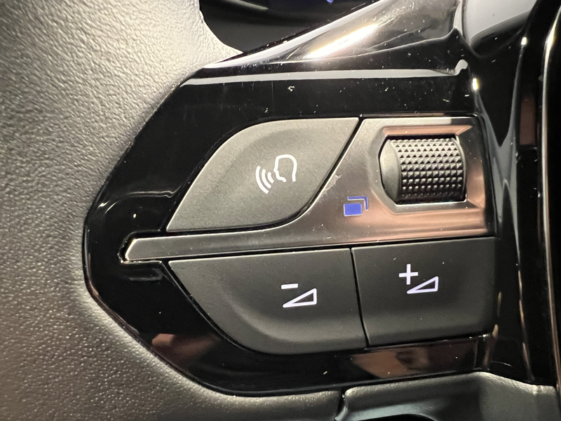 Peugeot e-2008 EV Allure Avantage 54 kWh | Android/Apple Carplay — photo 25