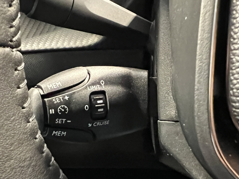 Peugeot e-2008 EV Allure Avantage 54 kWh | Android/Apple Carplay — photo 16