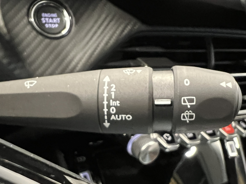 Peugeot e-2008 EV Allure Avantage 54 kWh | Android/Apple Carplay — photo 24