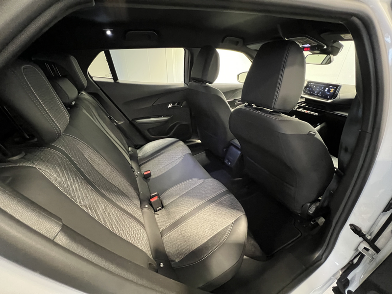 Peugeot e-2008 EV Allure Avantage 54 kWh | Android/Apple Carplay — photo 29