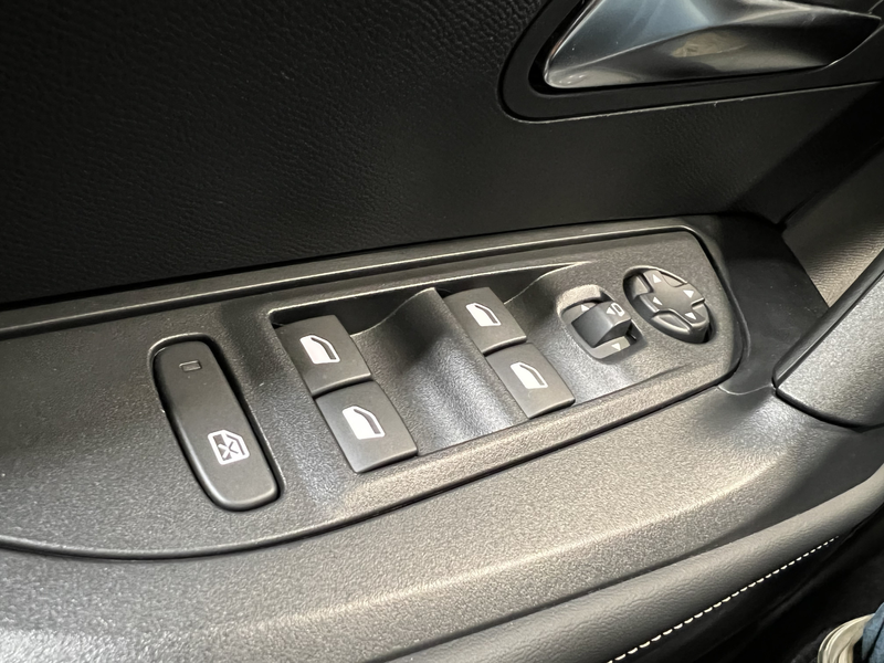 Peugeot e-2008 EV Allure Avantage 54 kWh | Android/Apple Carplay — photo 27