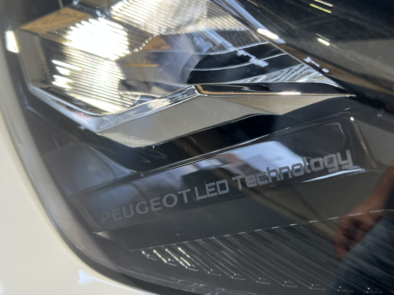 Peugeot e-2008 EV Allure Avantage 54 kWh | Android/Apple Carplay — photo 28