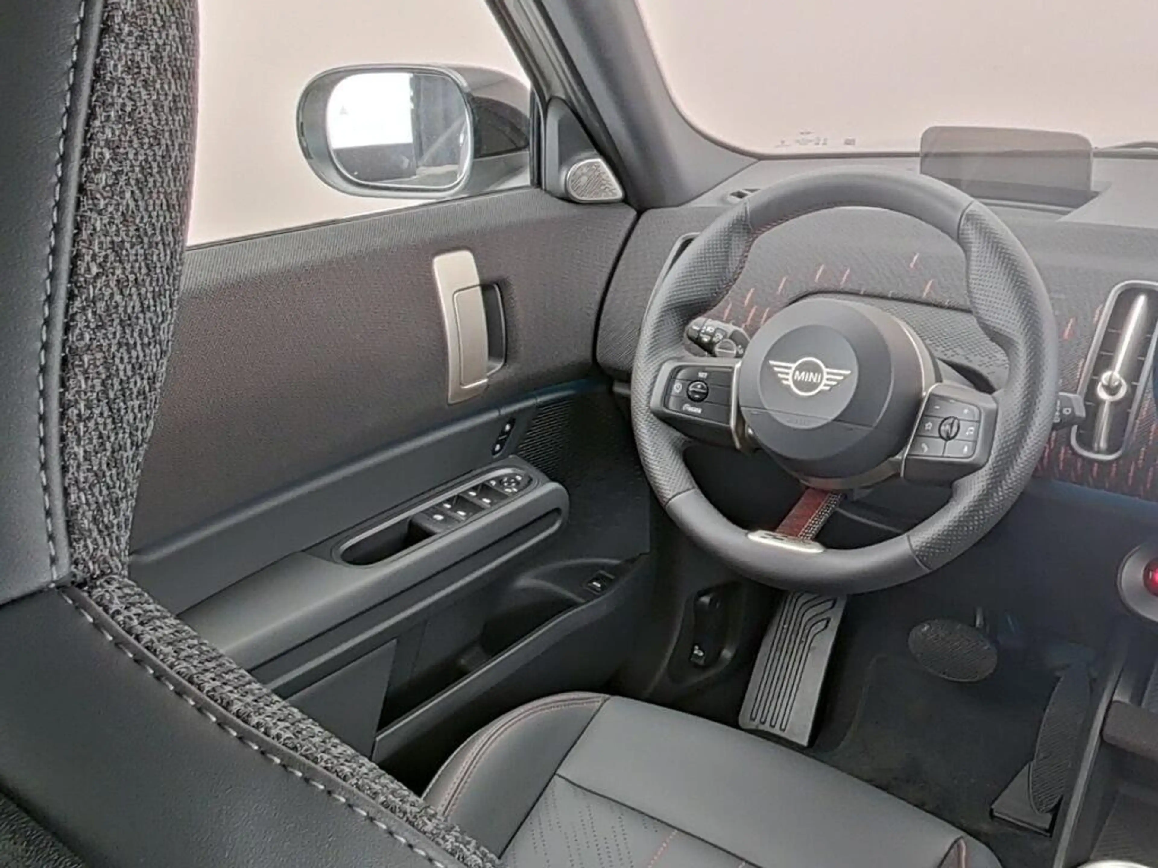 MINI John Cooper Works Countryman E L 66.5 kWh — photo 4