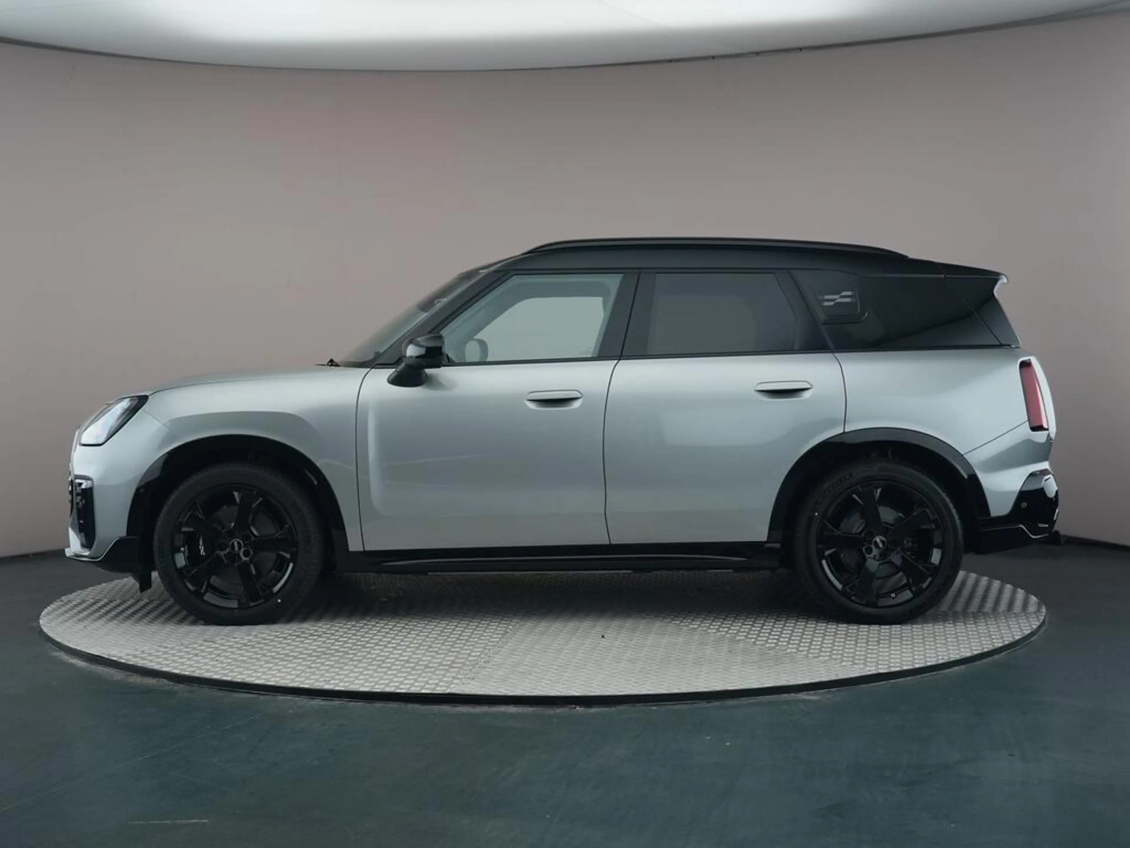 MINI John Cooper Works Countryman E L 66.5 kWh — photo 8