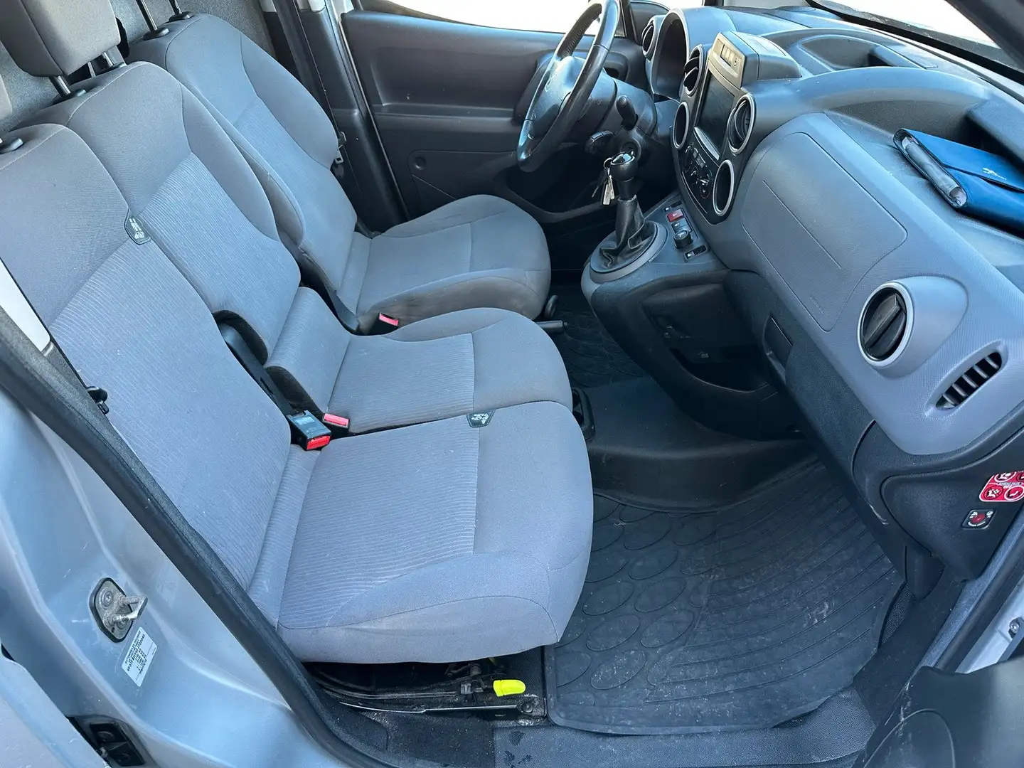 Peugeot Partner Partner Tepee 1.6 hdi Zenith 110cv fap Сірий - 2