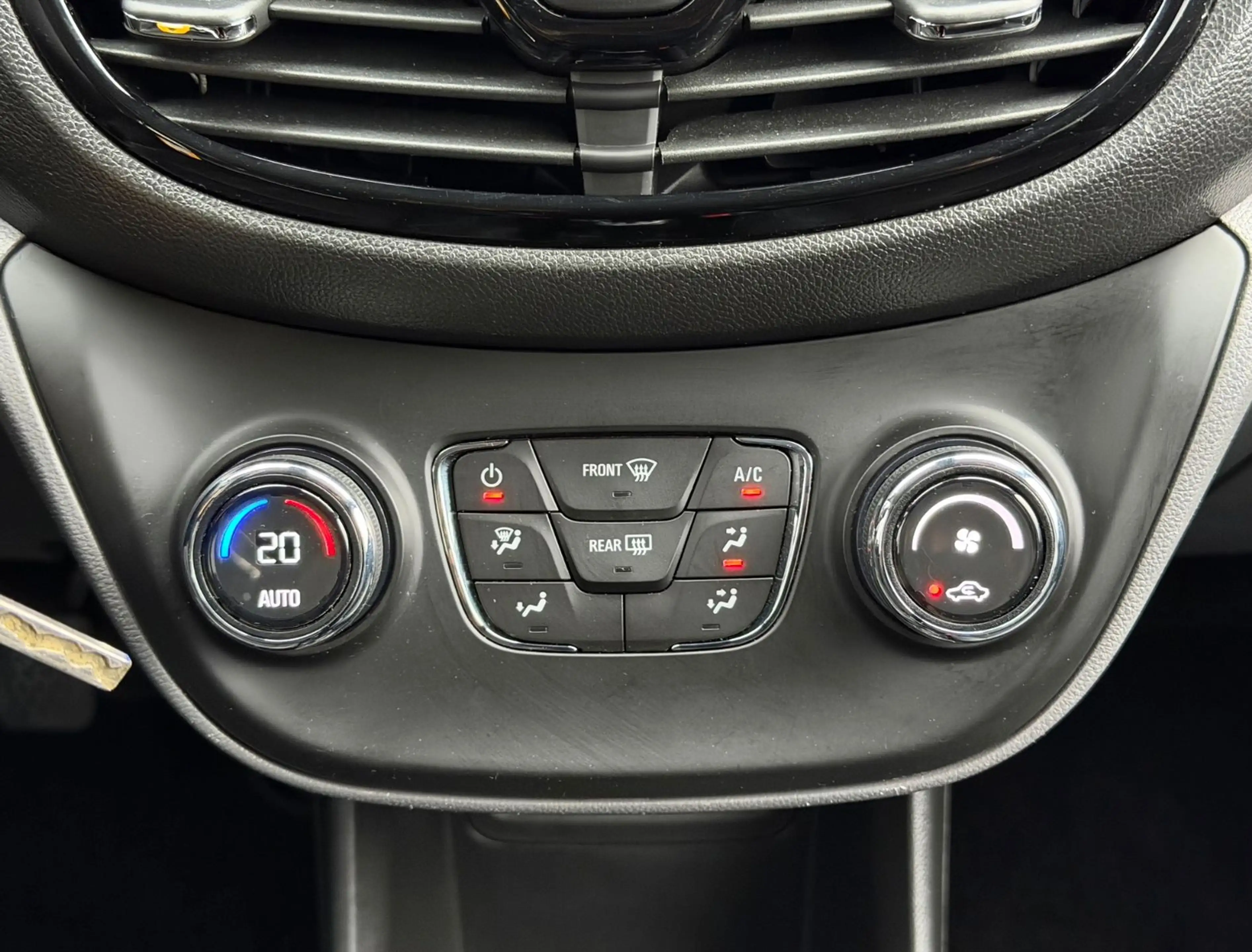 Opel Karl 1.0 Innovation/LEDER/2HAND/TÜV NEU/KLIMA — photo 11