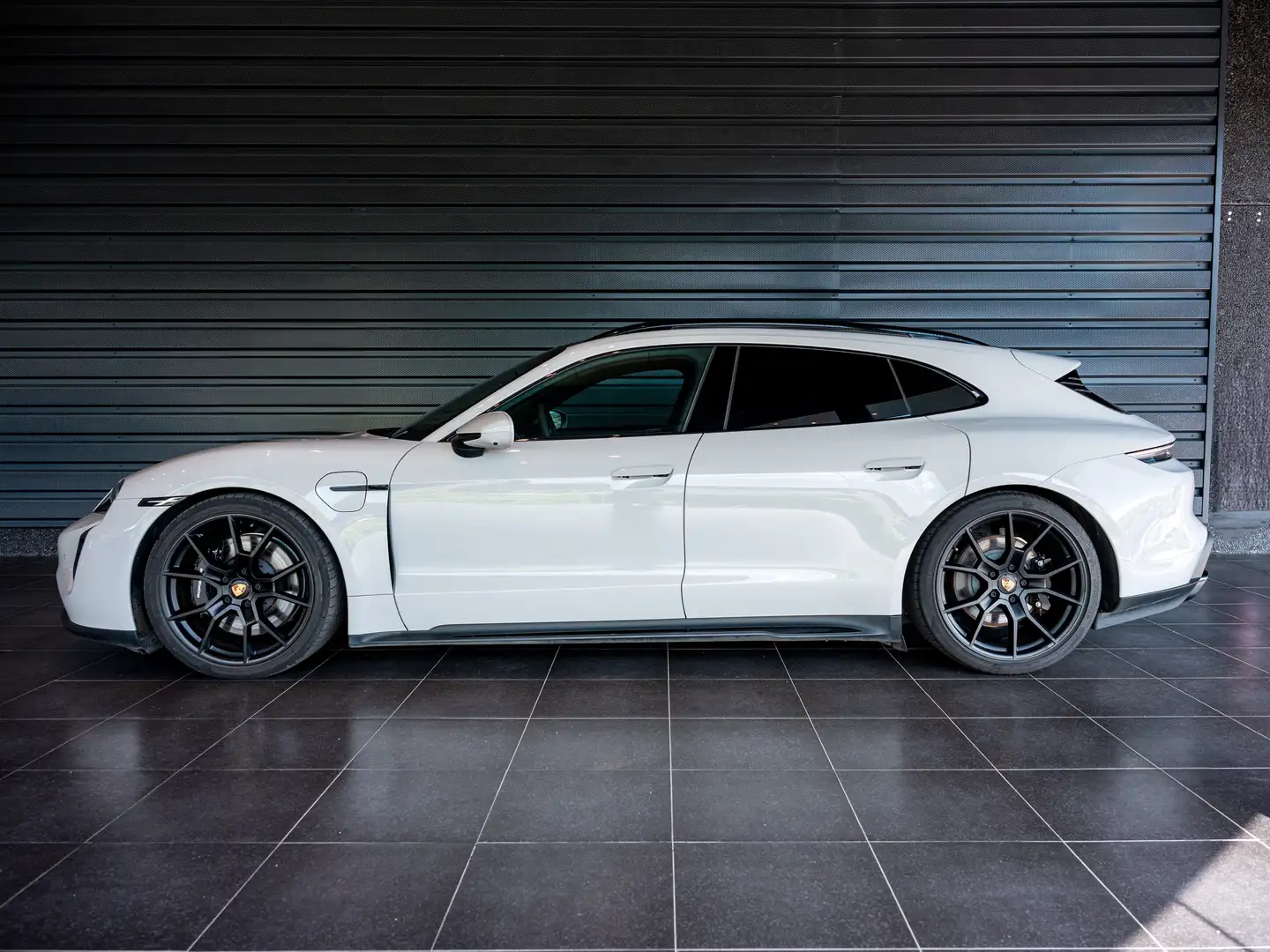 Porsche Taycan GTS Sport Turismo Grijs - 2