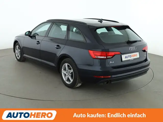 Audi A4 view 4