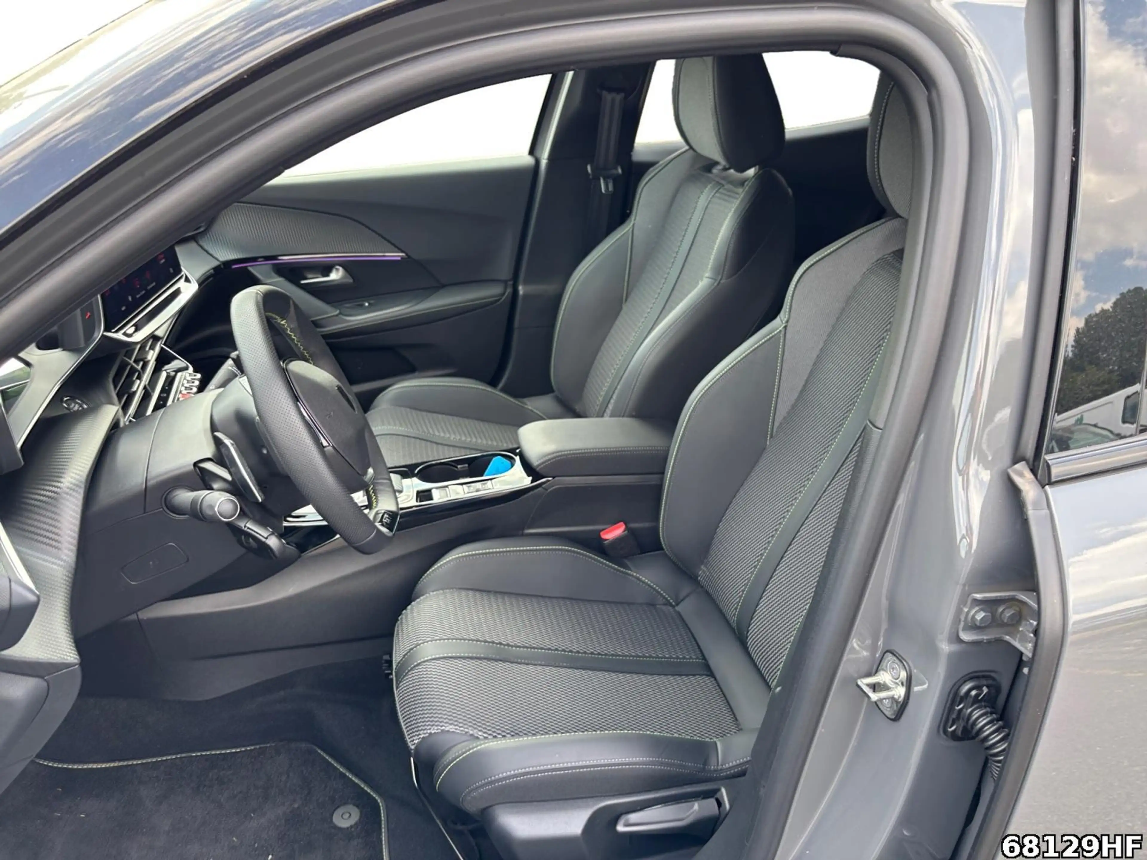 Peugeot 2008 GT — photo 11