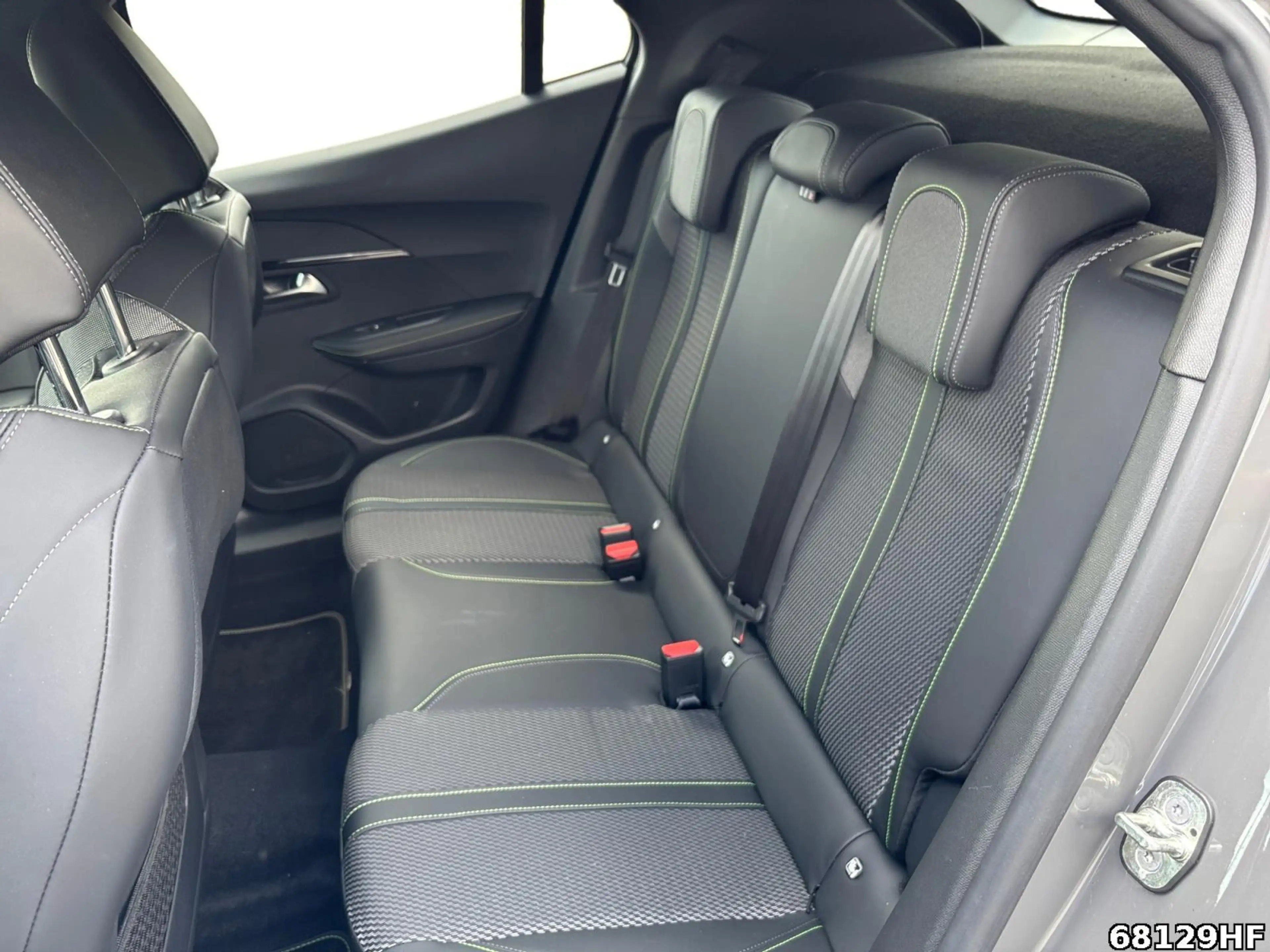 Peugeot 2008 GT — photo 12
