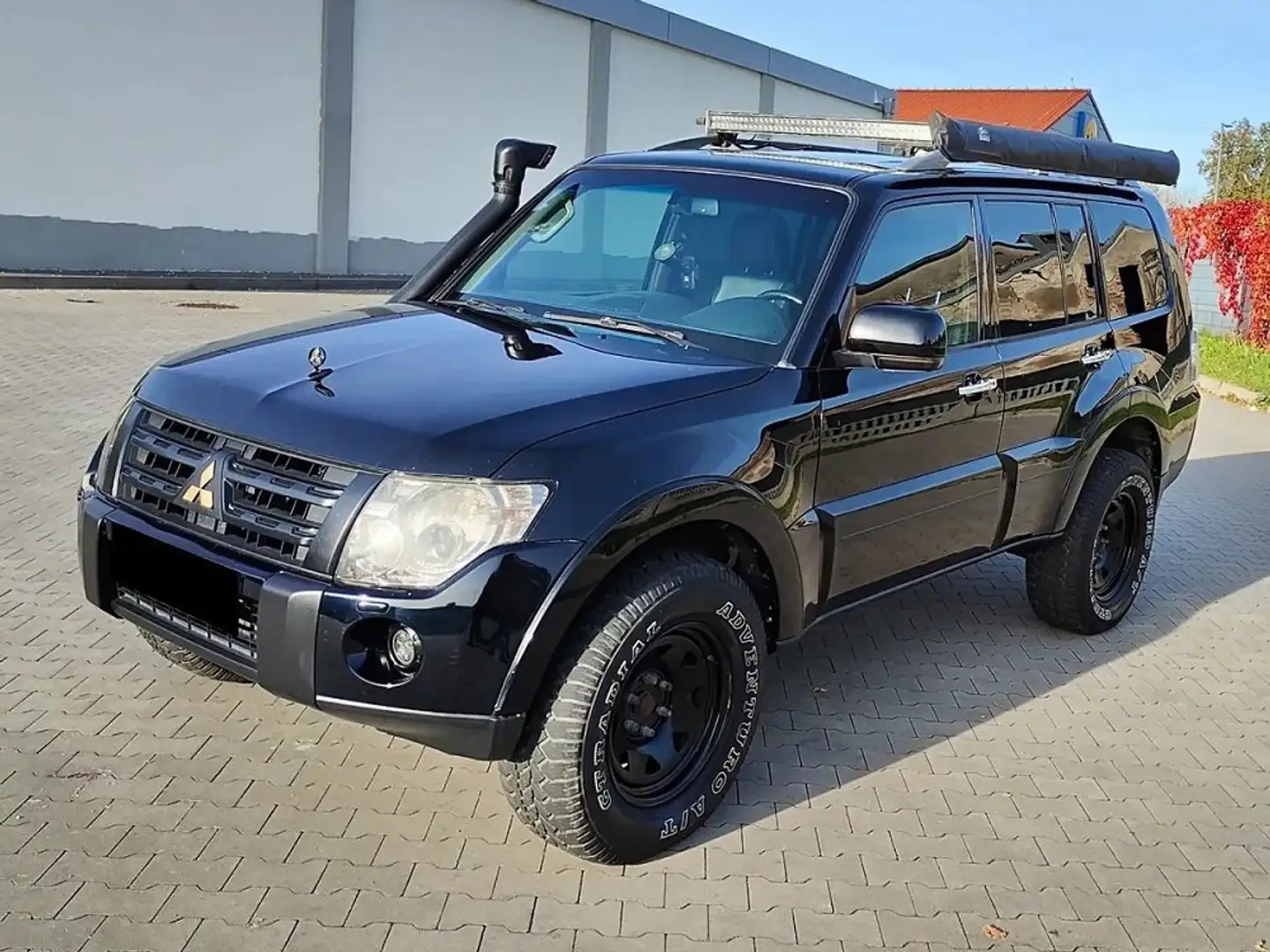 Mitsubishi Pajero Pajero 3.2 DI-D AutomatikIntense Schwarz - 1