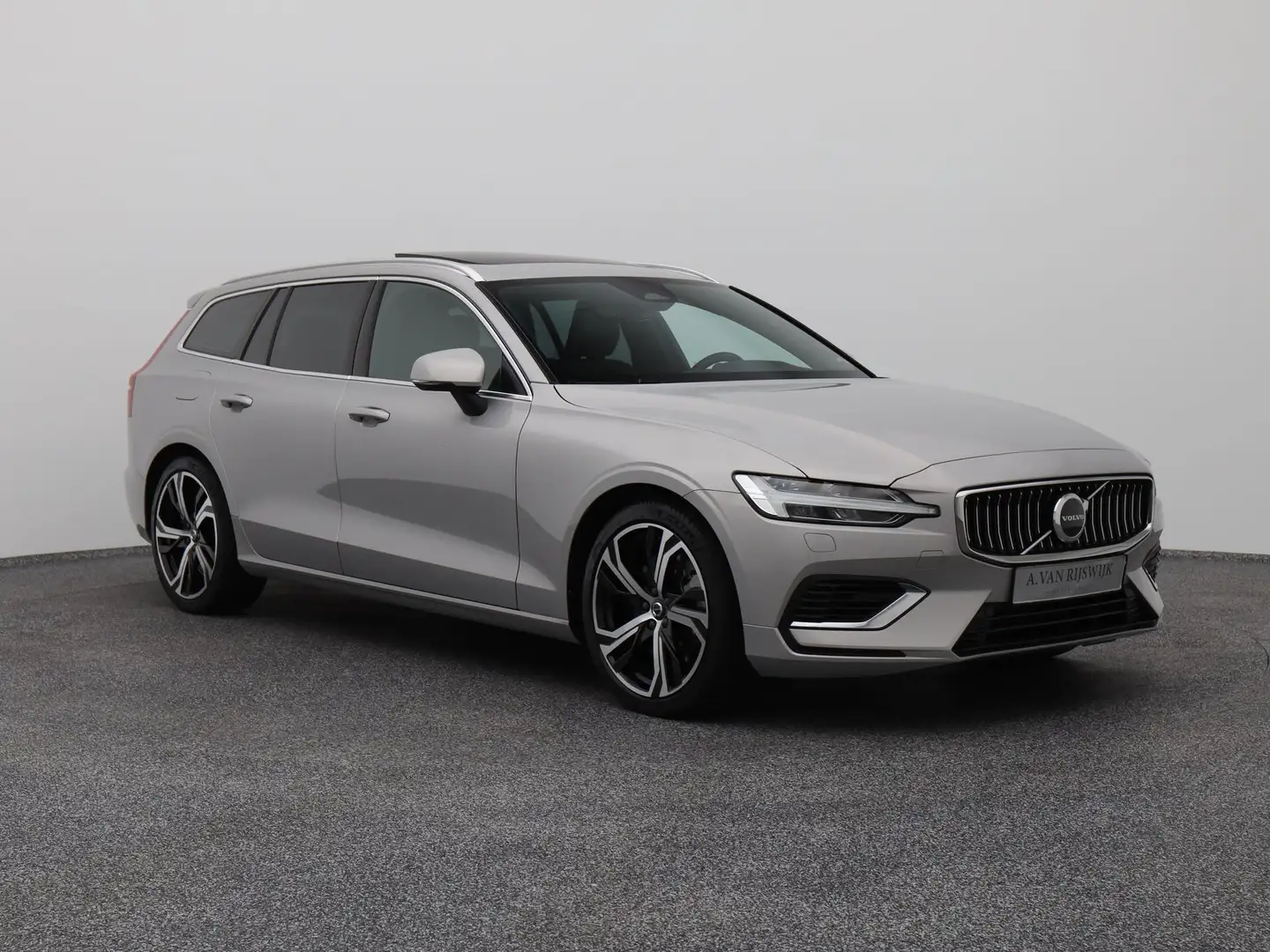 Volvo V60 2.0 T6 Plug-in hybrid AWD Ultimate Bright LONG RAN Grijs - 2