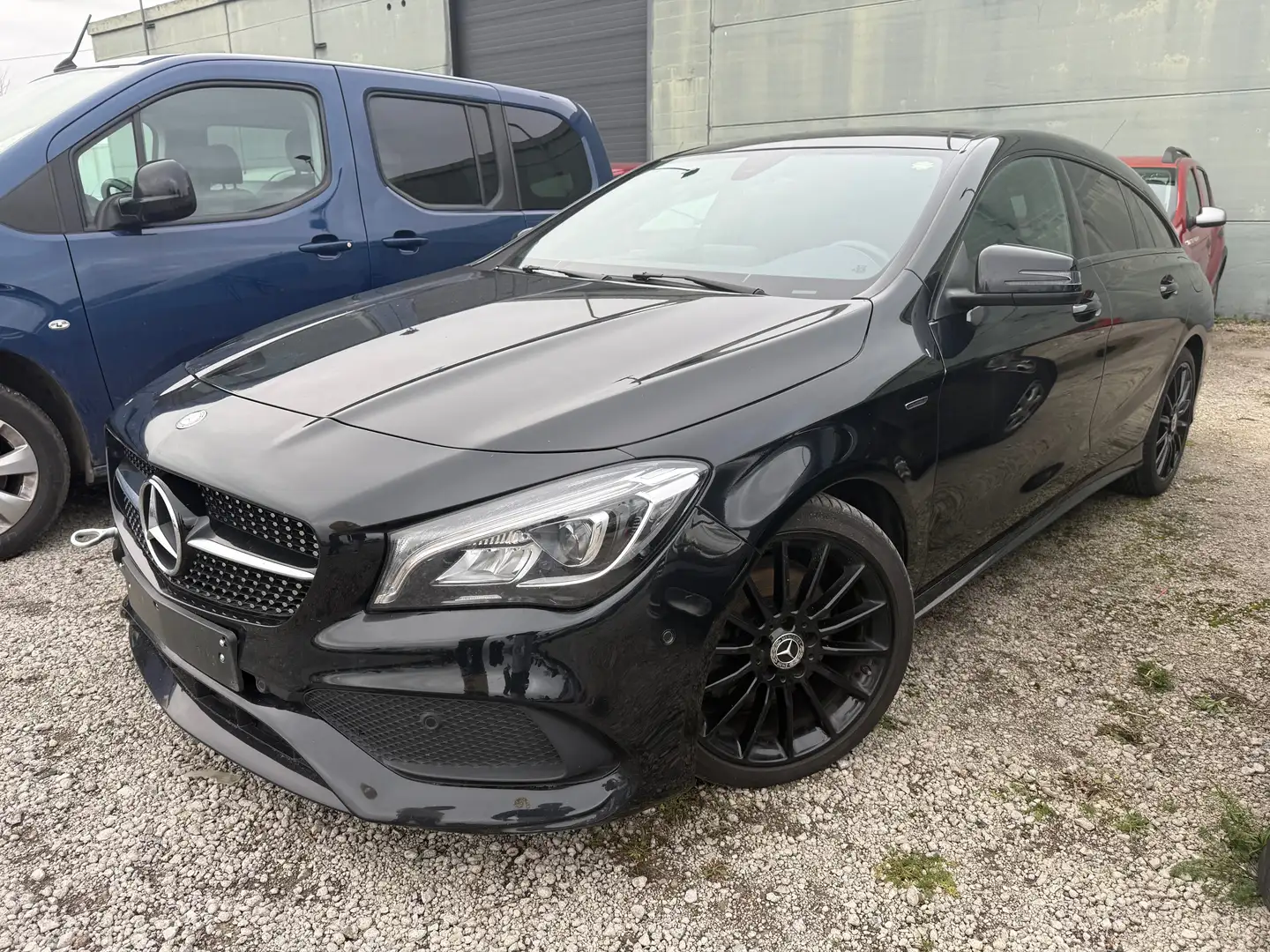 Mercedes-Benz CLA 200 CLA 200 d Business Solution bruit moteur !!!!!!!!! Gris - 2