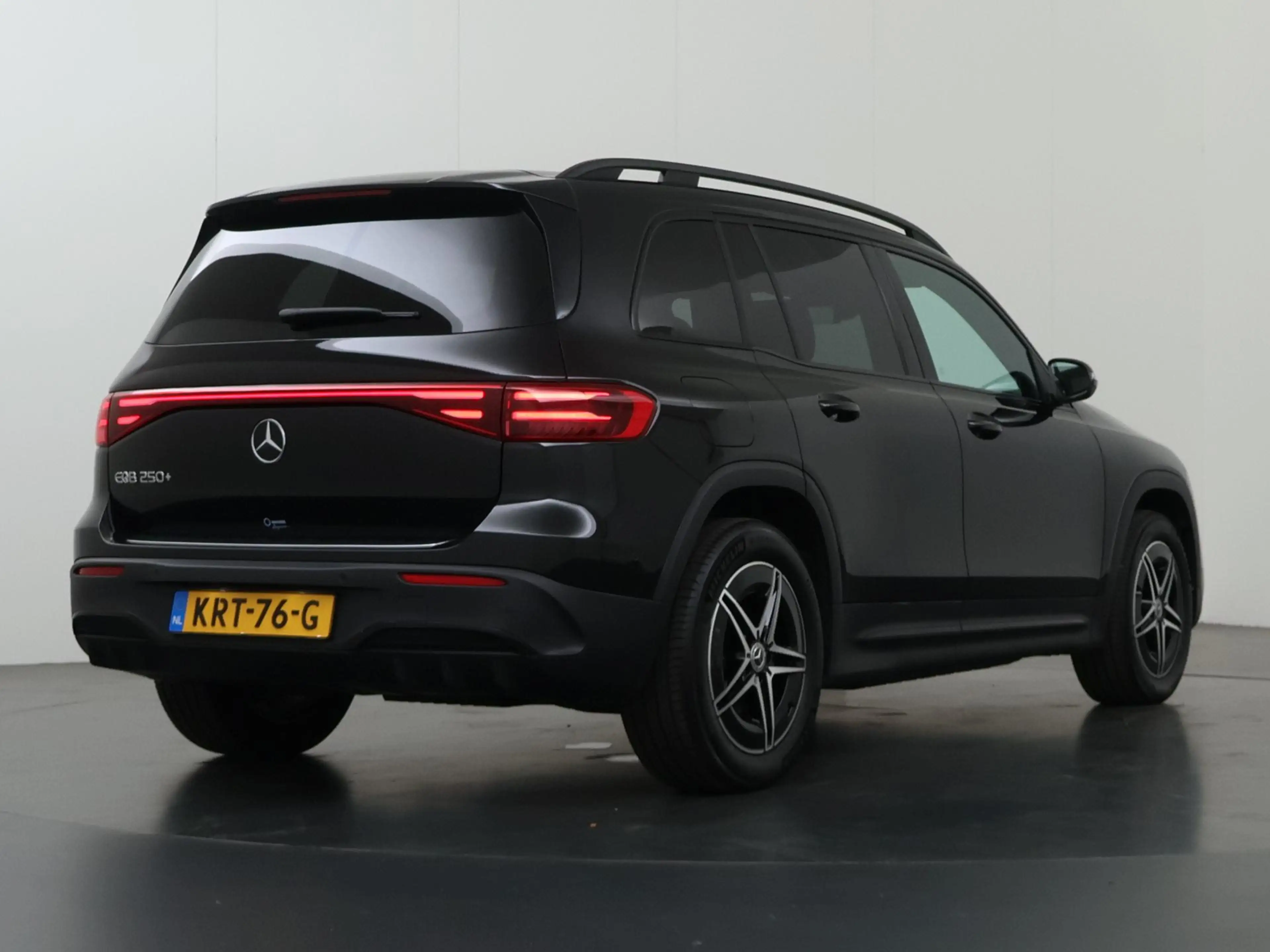 Mercedes-Benz EQB 250 250+ AMG Line 71 kWh | Apple carplay | Night pakke — photo 2