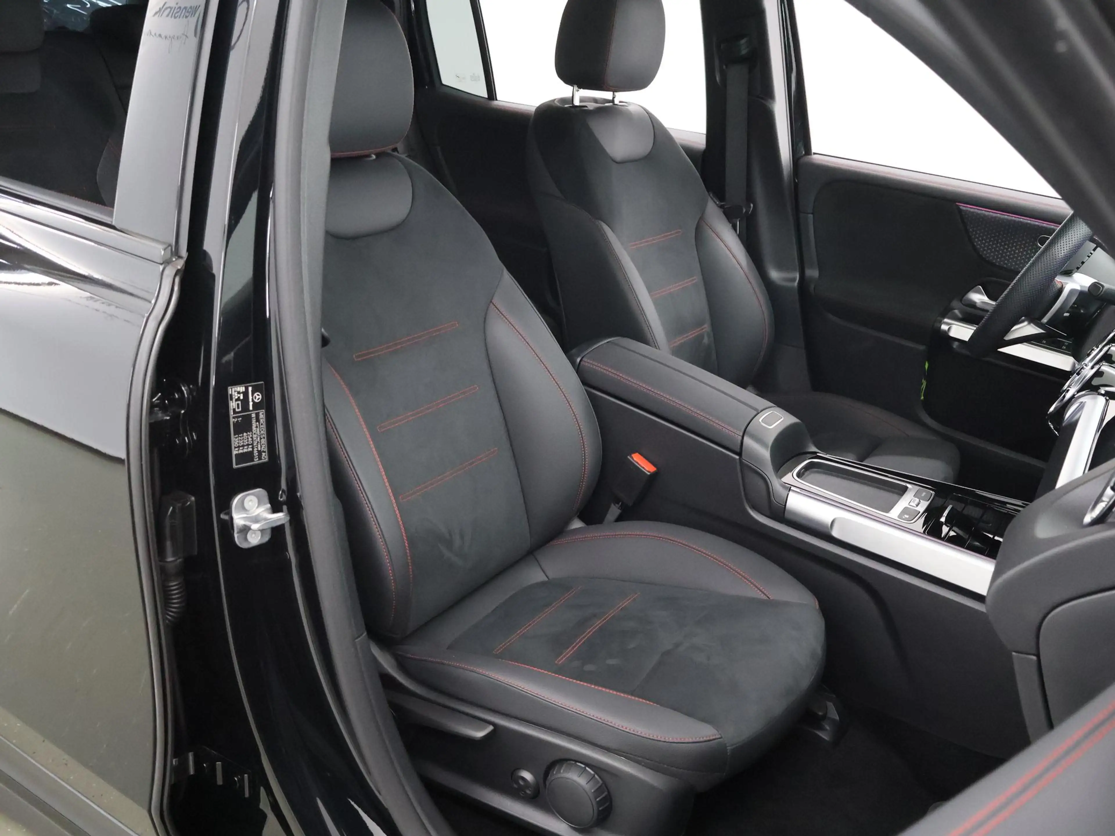 Mercedes-Benz EQB 250 250+ AMG Line 71 kWh | Apple carplay | Night pakke — photo 10