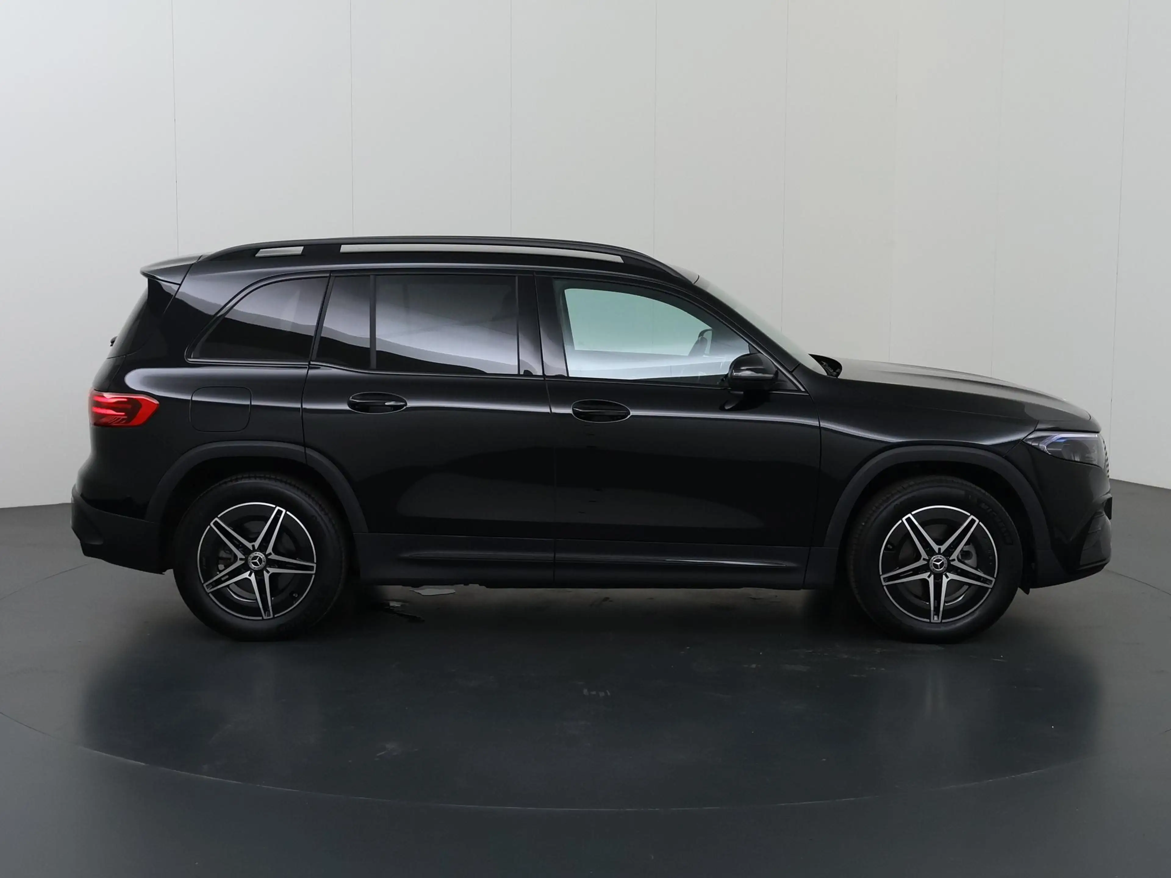 Mercedes-Benz EQB 250 250+ AMG Line 71 kWh | Apple carplay | Night pakke — photo 6