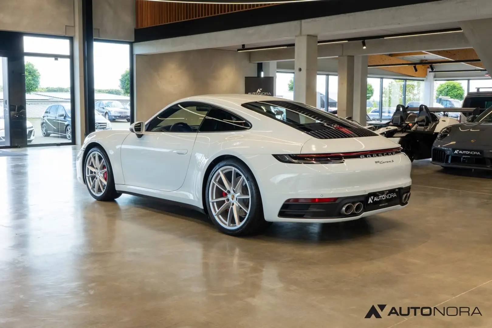 Porsche 992 911 (992.1) Carrera S Coupé mit Heritage Paket Weiß - 2