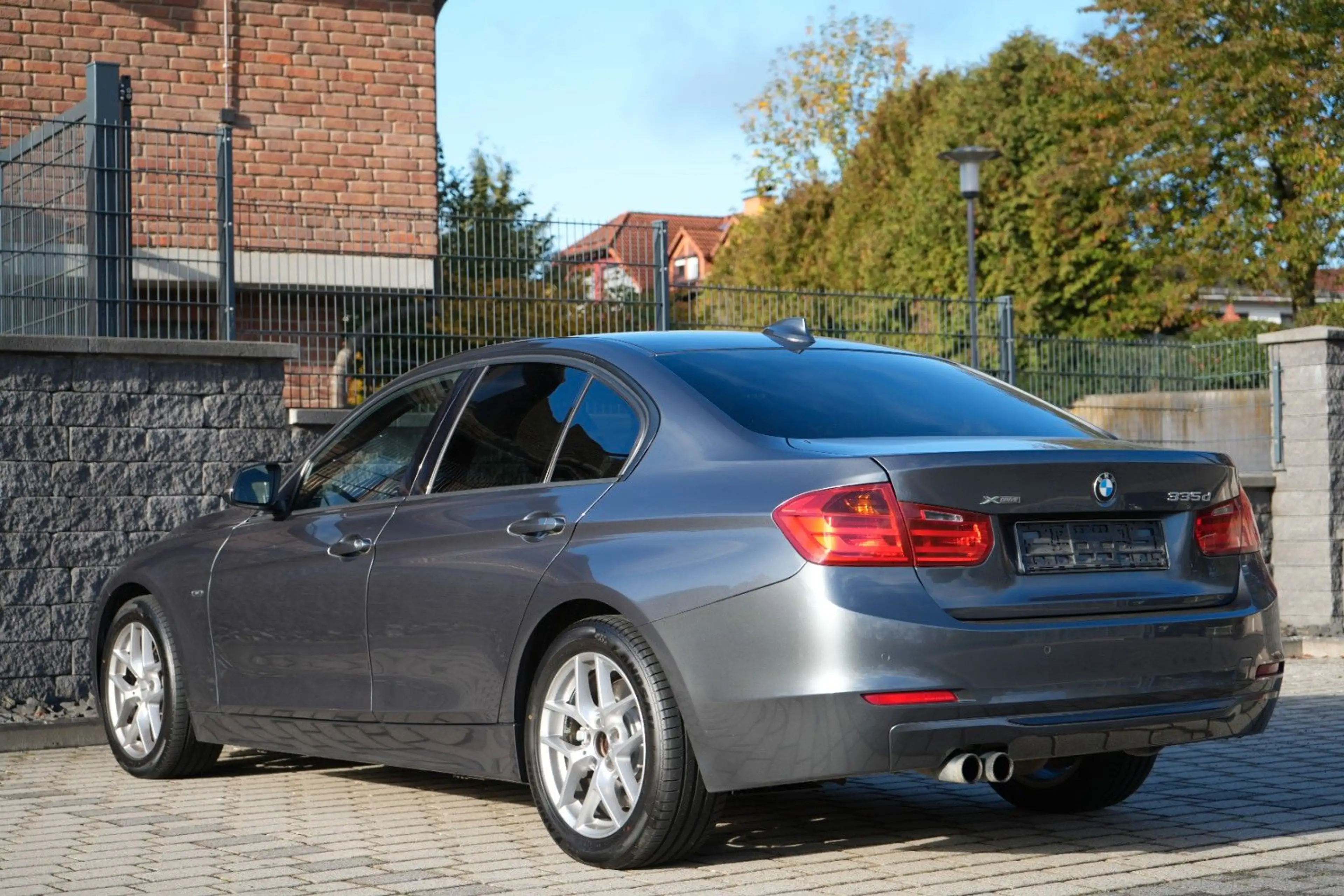 BMW 335 xDrive Aut./AHK/Bi-Xenon/HeapUp/Memory/Schie — photo 5