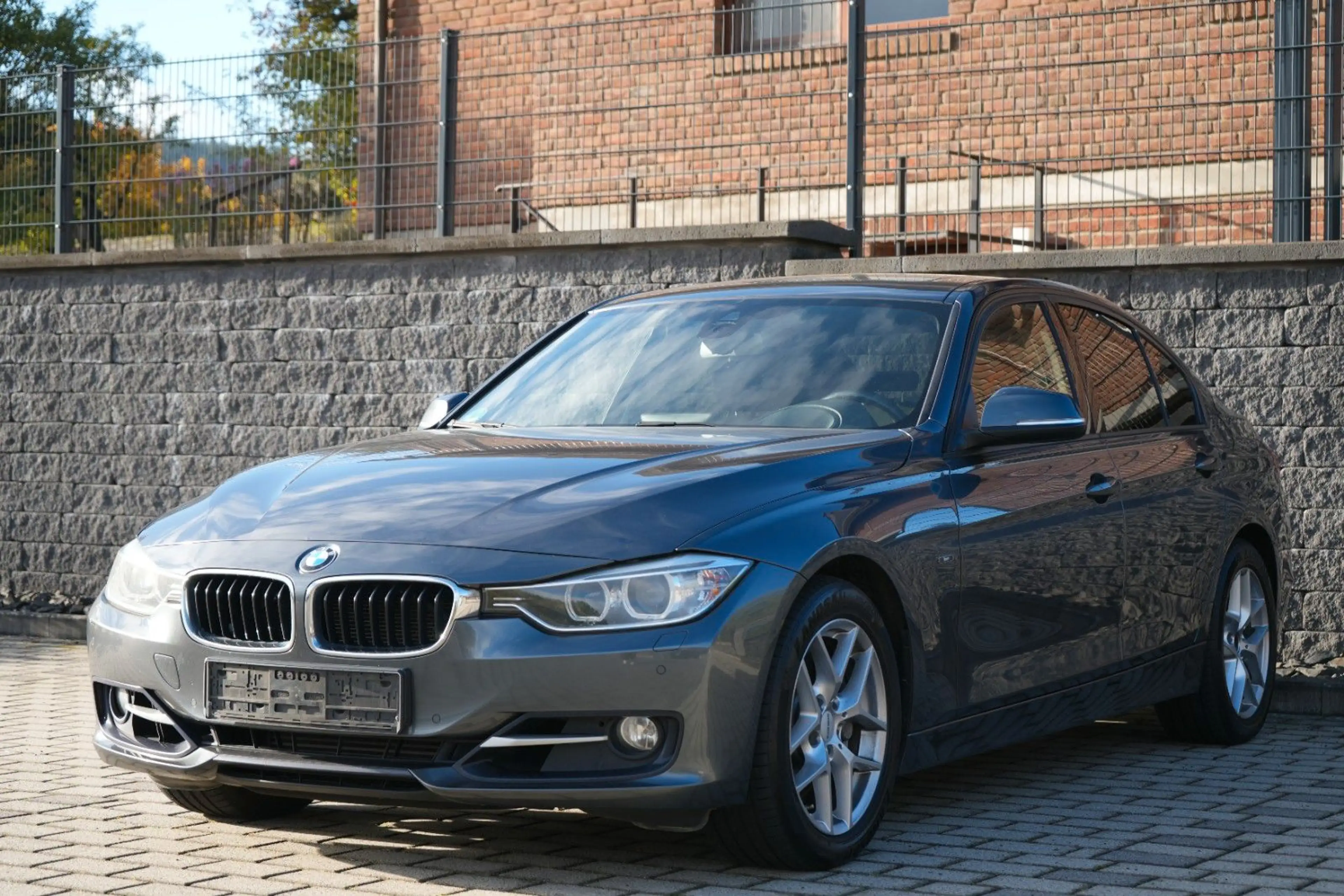 BMW 335 xDrive Aut./AHK/Bi-Xenon/HeapUp/Memory/Schie — photo 3