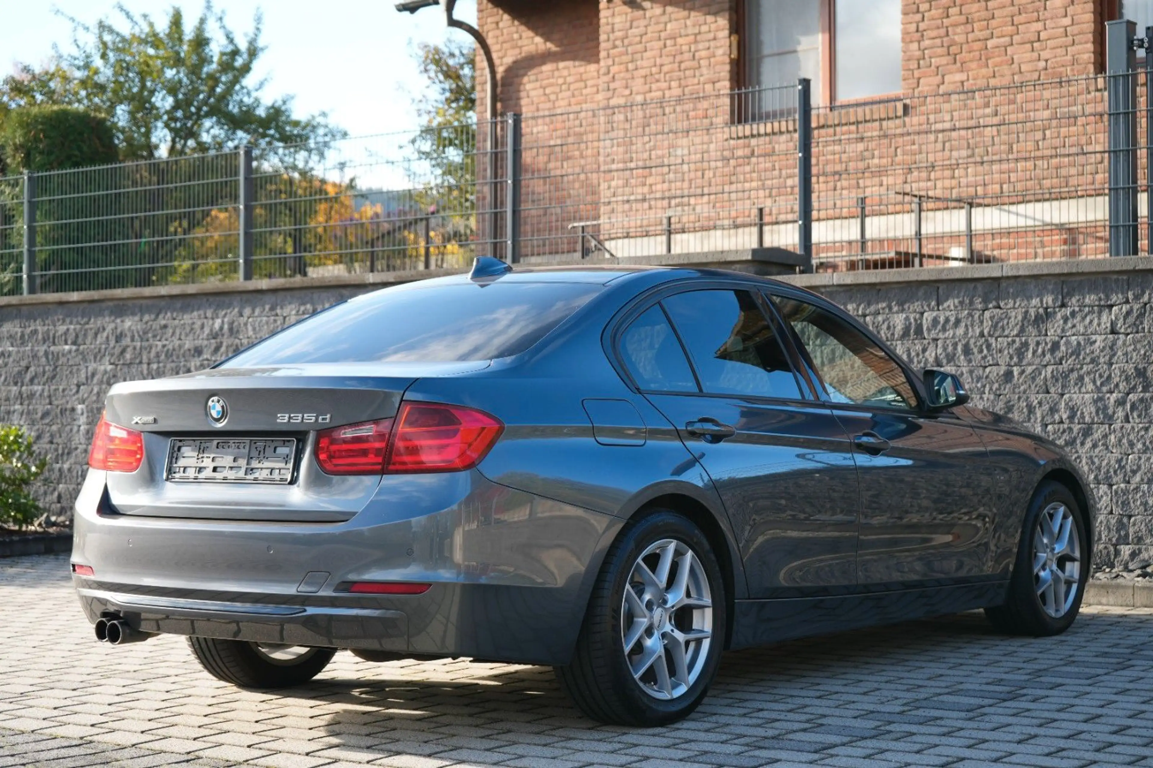 BMW 335 xDrive Aut./AHK/Bi-Xenon/HeapUp/Memory/Schie — photo 7