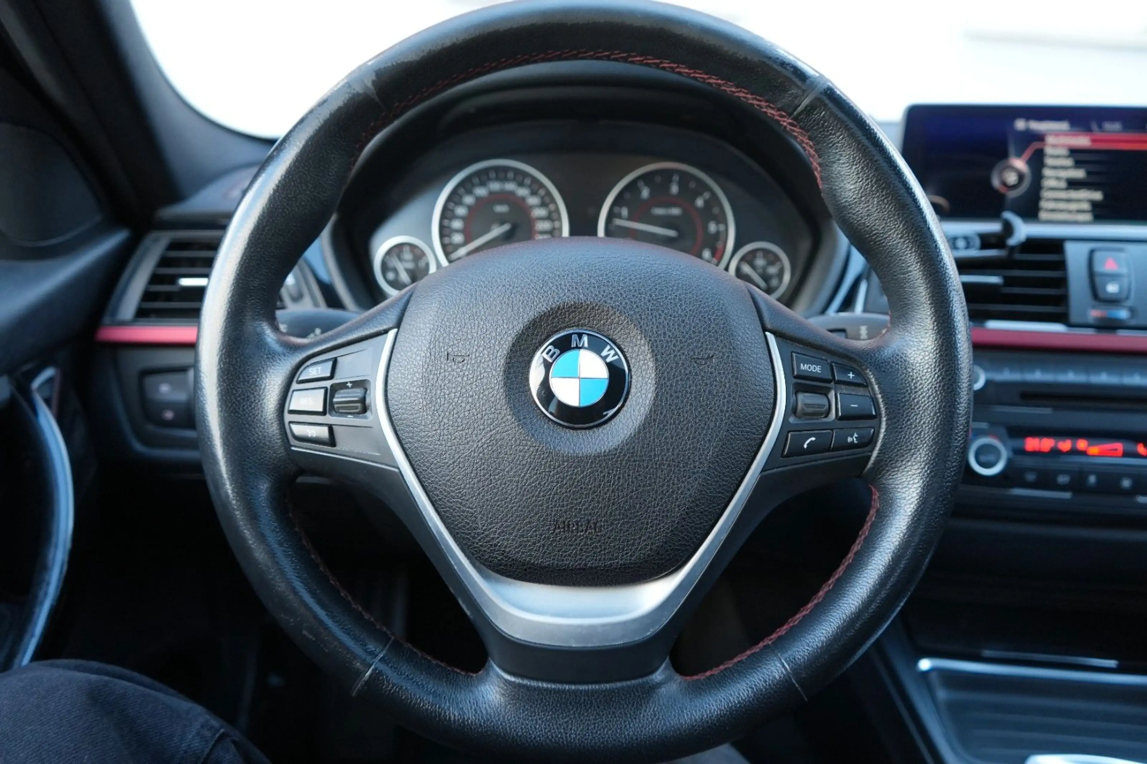 BMW 335 xDrive Aut./AHK/Bi-Xenon/HeapUp/Memory/Schie — photo 14