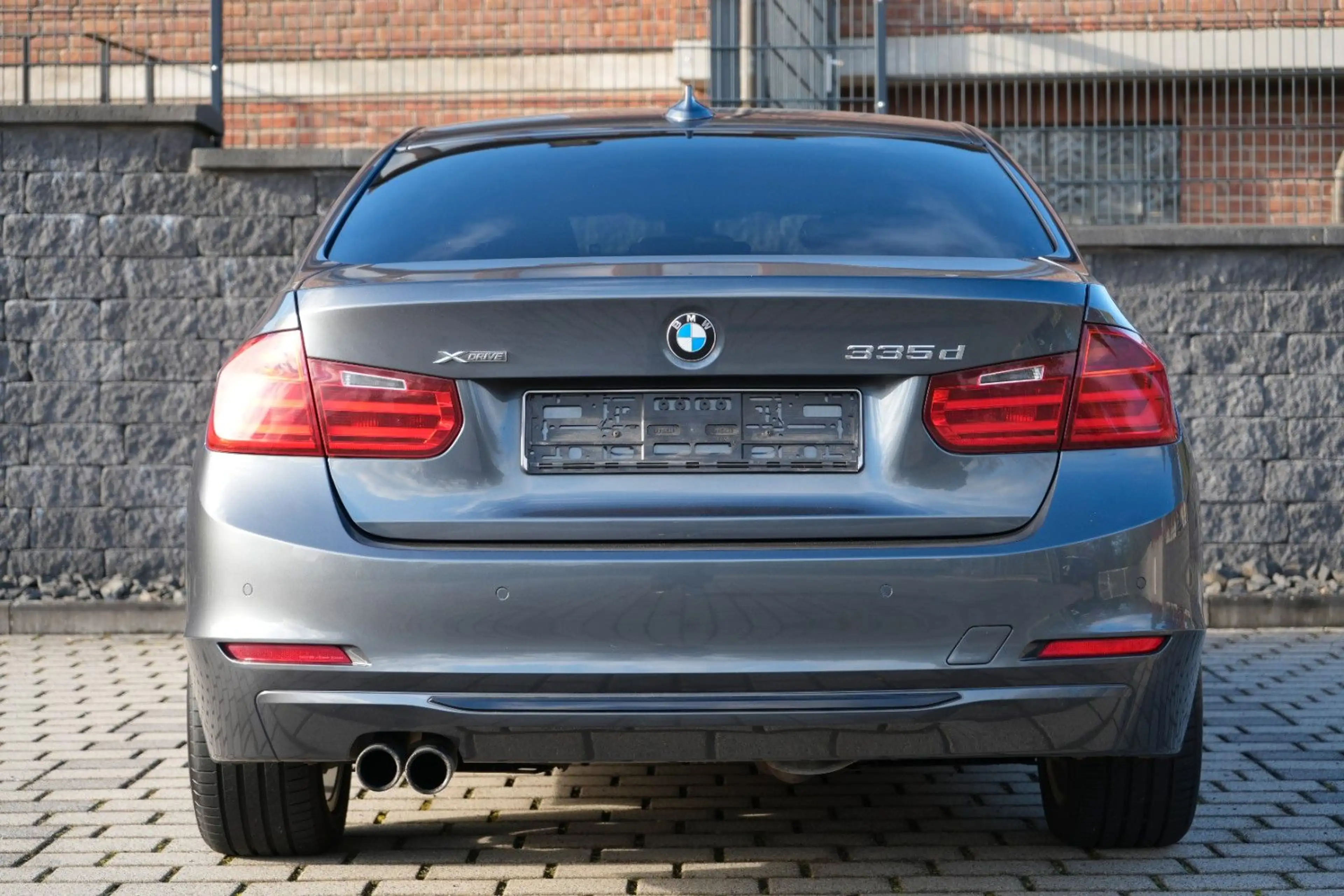 BMW 335 xDrive Aut./AHK/Bi-Xenon/HeapUp/Memory/Schie — photo 6