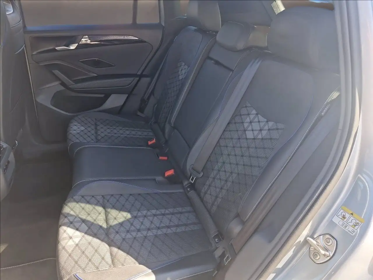 Volkswagen Tiguan 2.0 tdi r-line 150cv dsg 13