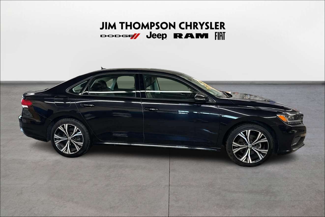 2022 Volkswagen Passat HIGHLINE  | Sunroof Heated Seats Power Seat — снимка 1