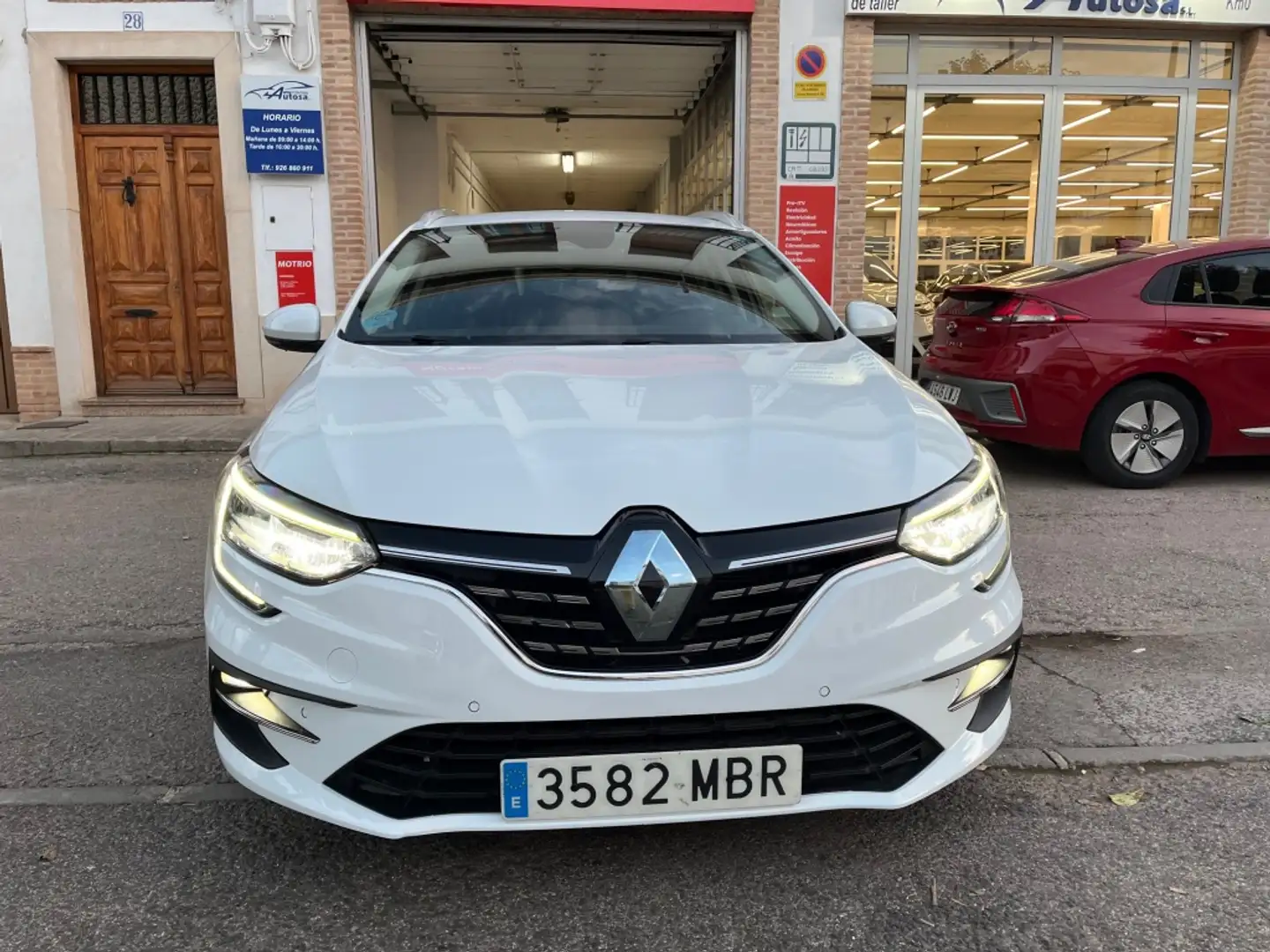 Renault Megane S.T. 1.5dCi Blue Techno EDC 85kW Weiß - 2