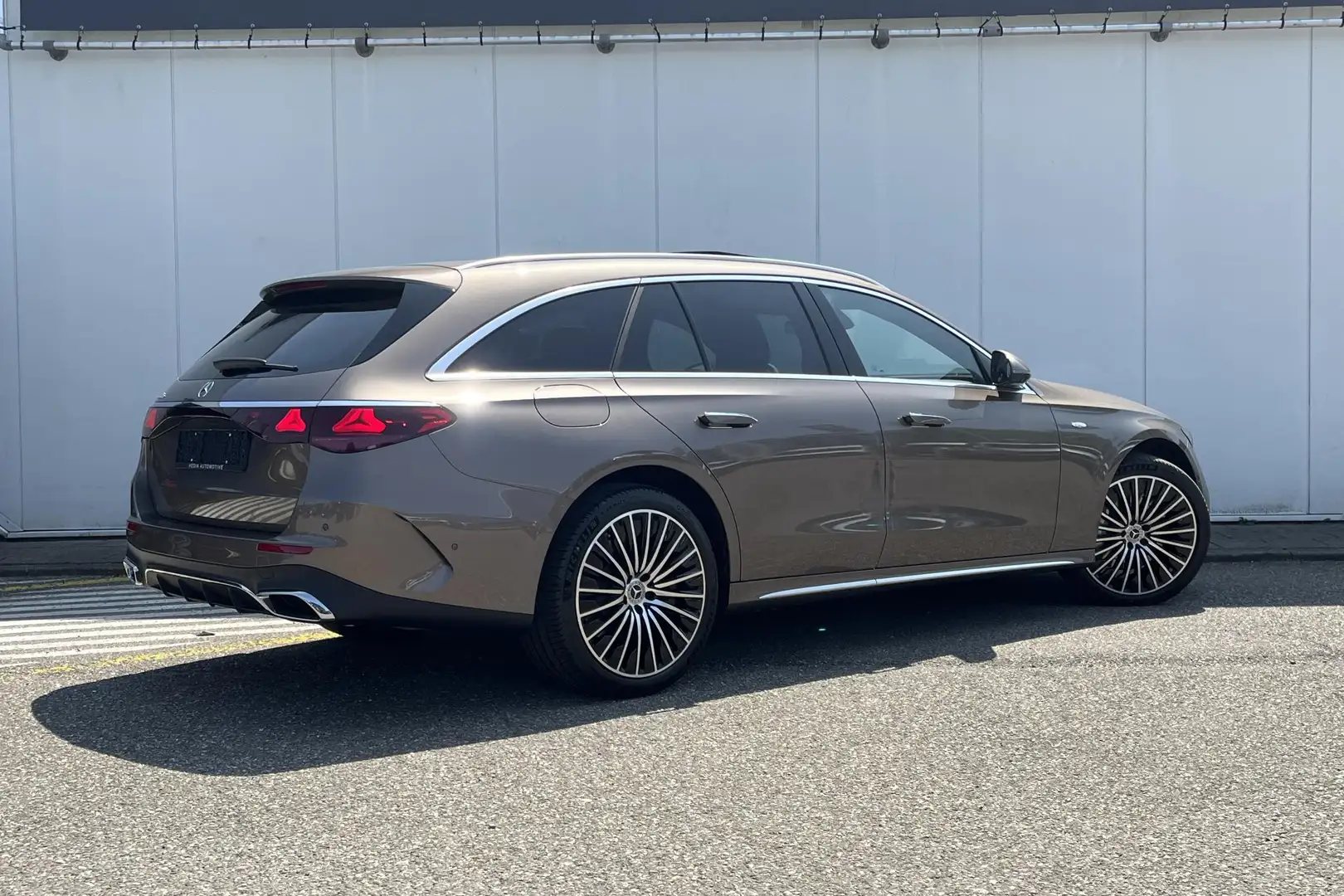 Mercedes-Benz E 300 E 300e Estate Automaat Sport Edition | Premium Plu Bruin - 2