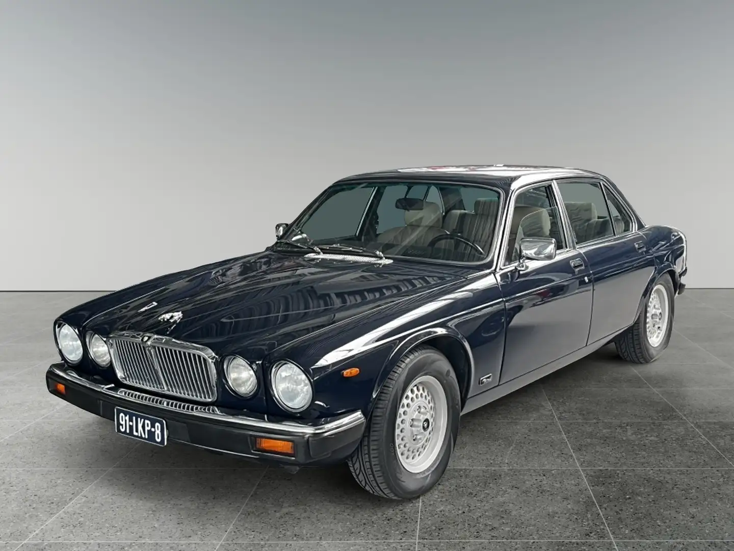 Jaguar XJ 5.3 V12 HE Sovereign Bleu - 1