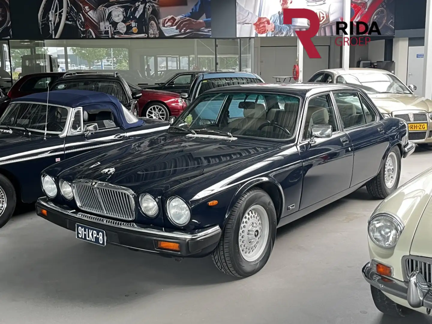 Jaguar XJ 5.3 V12 HE Sovereign Bleu - 1