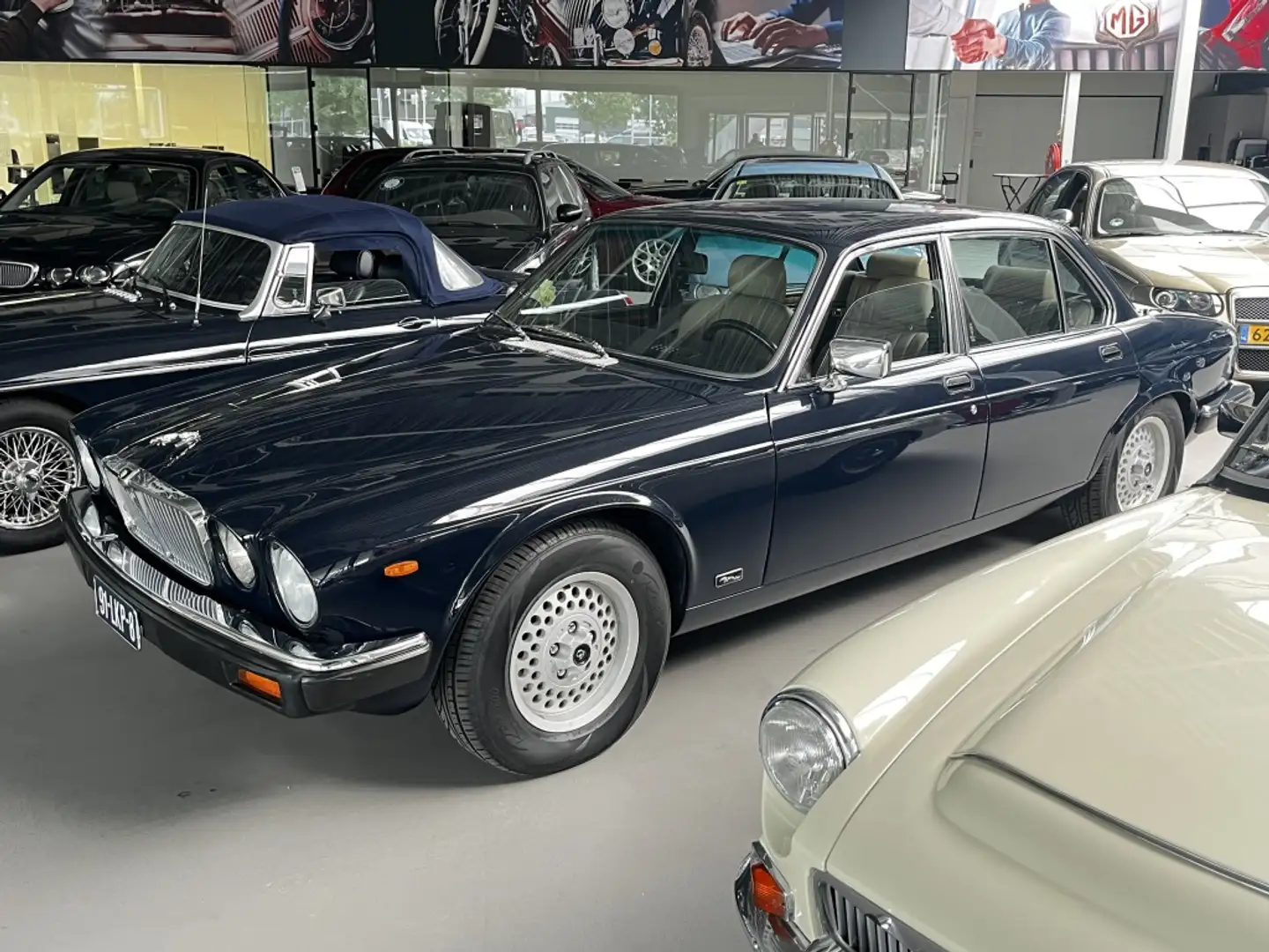 Jaguar XJ 5.3 V12 HE Sovereign Albastru - 2