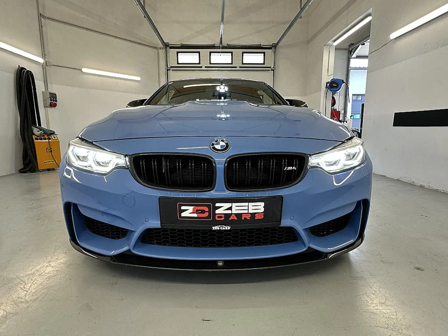 BMW M4 M-DKG Comp. Blau - 2